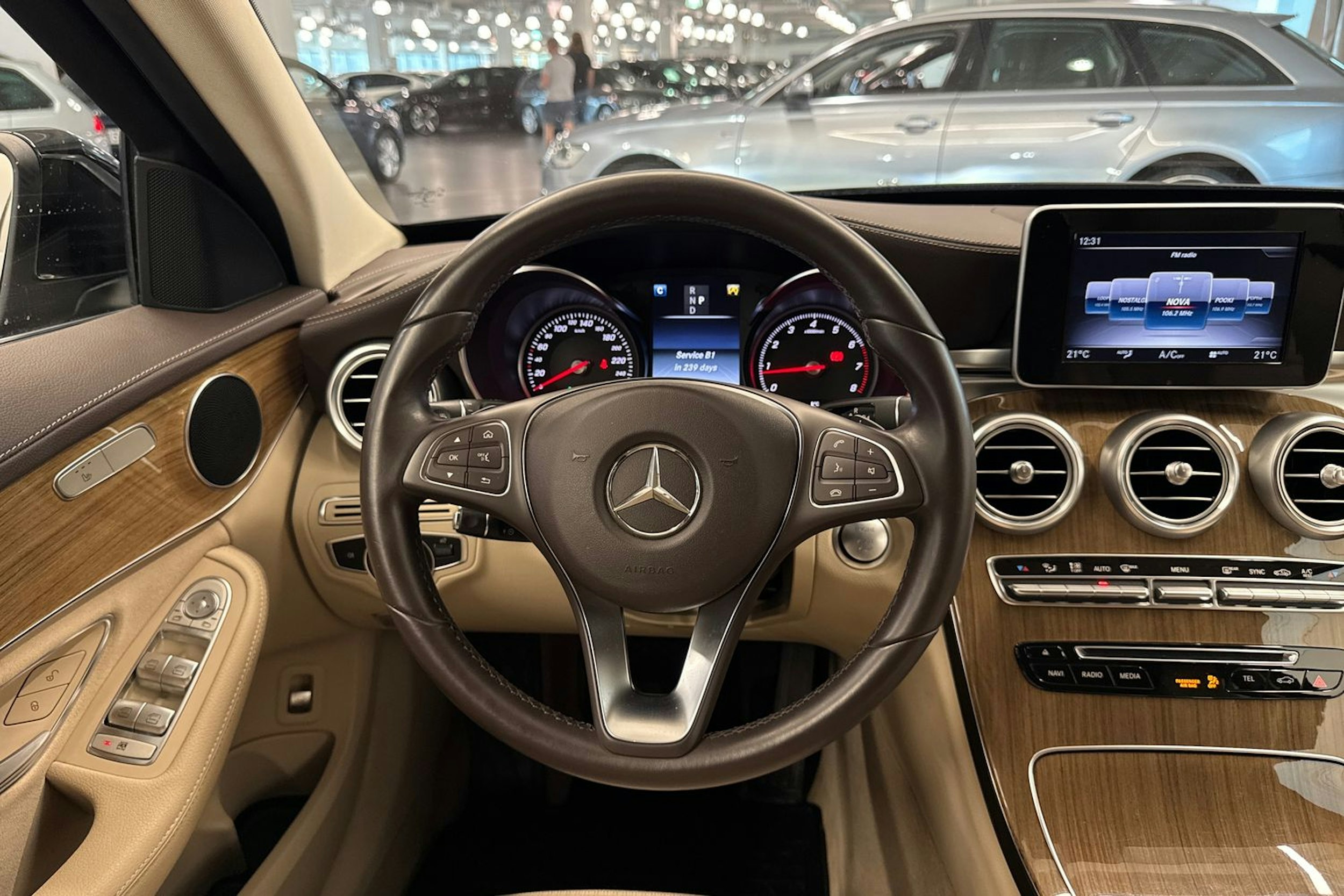 Musta Mercedes-Benz C 2018 kuva 14.