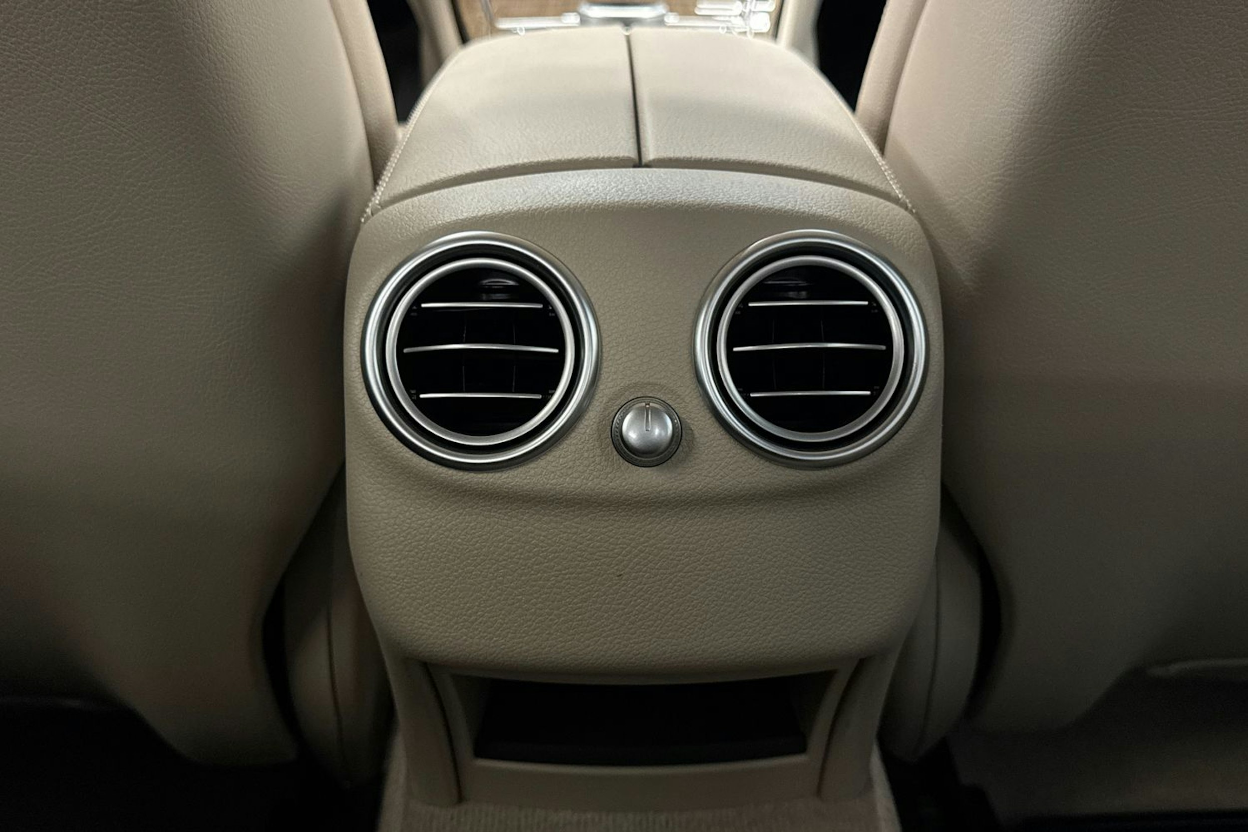 Musta Mercedes-Benz C 2018 kuva 15.
