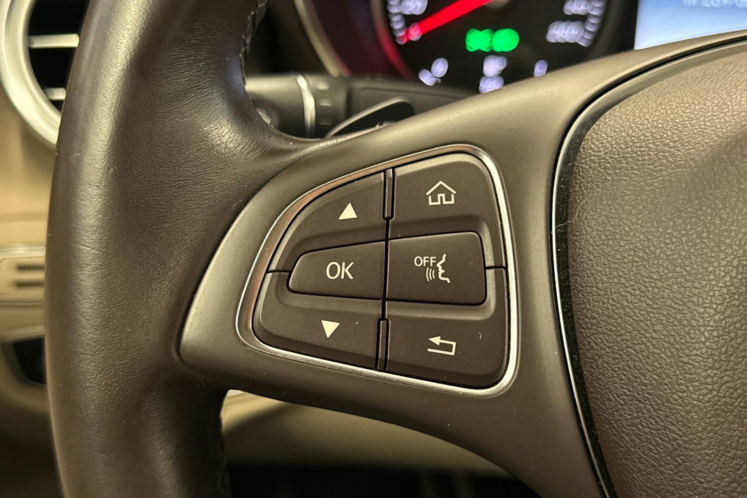 Musta Mercedes-Benz C 2018 kuva 17.