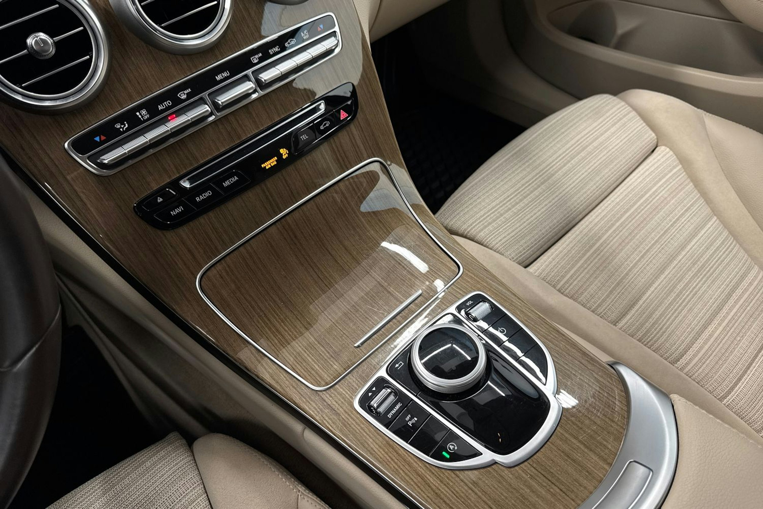 Musta Mercedes-Benz C 2018 kuva 21.