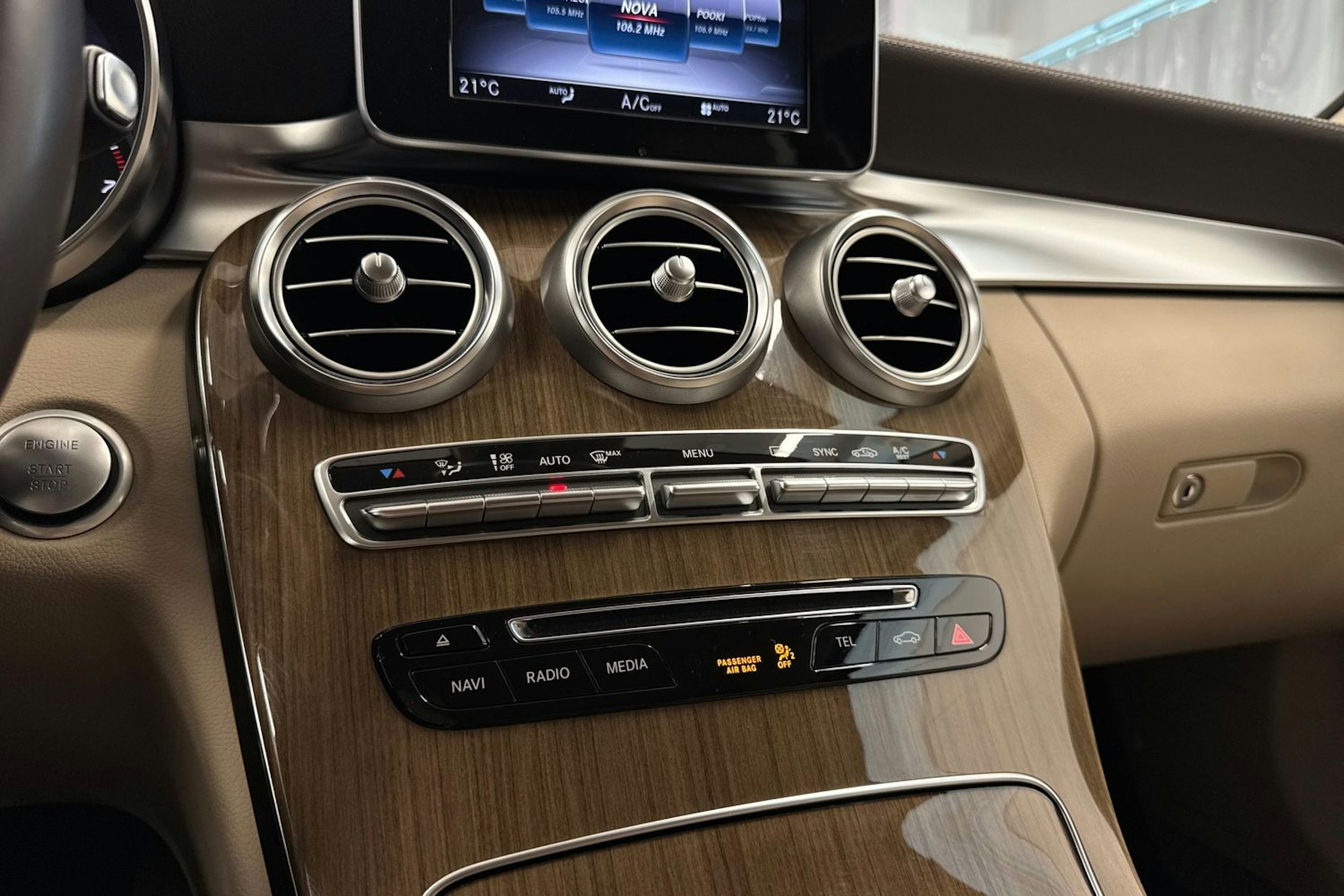 Musta Mercedes-Benz C 2018 kuva 22.