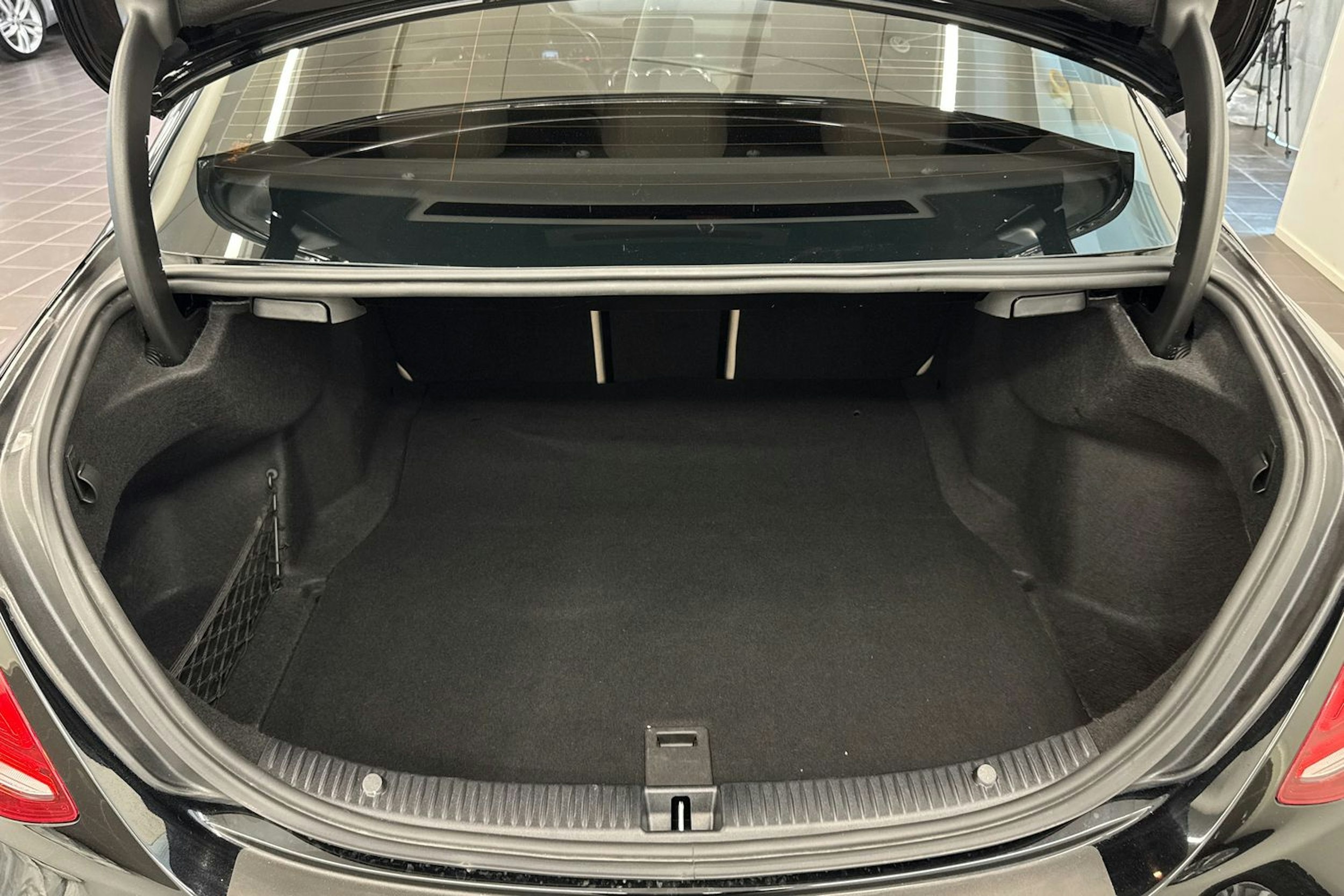 Musta Mercedes-Benz C 2018 kuva 33.
