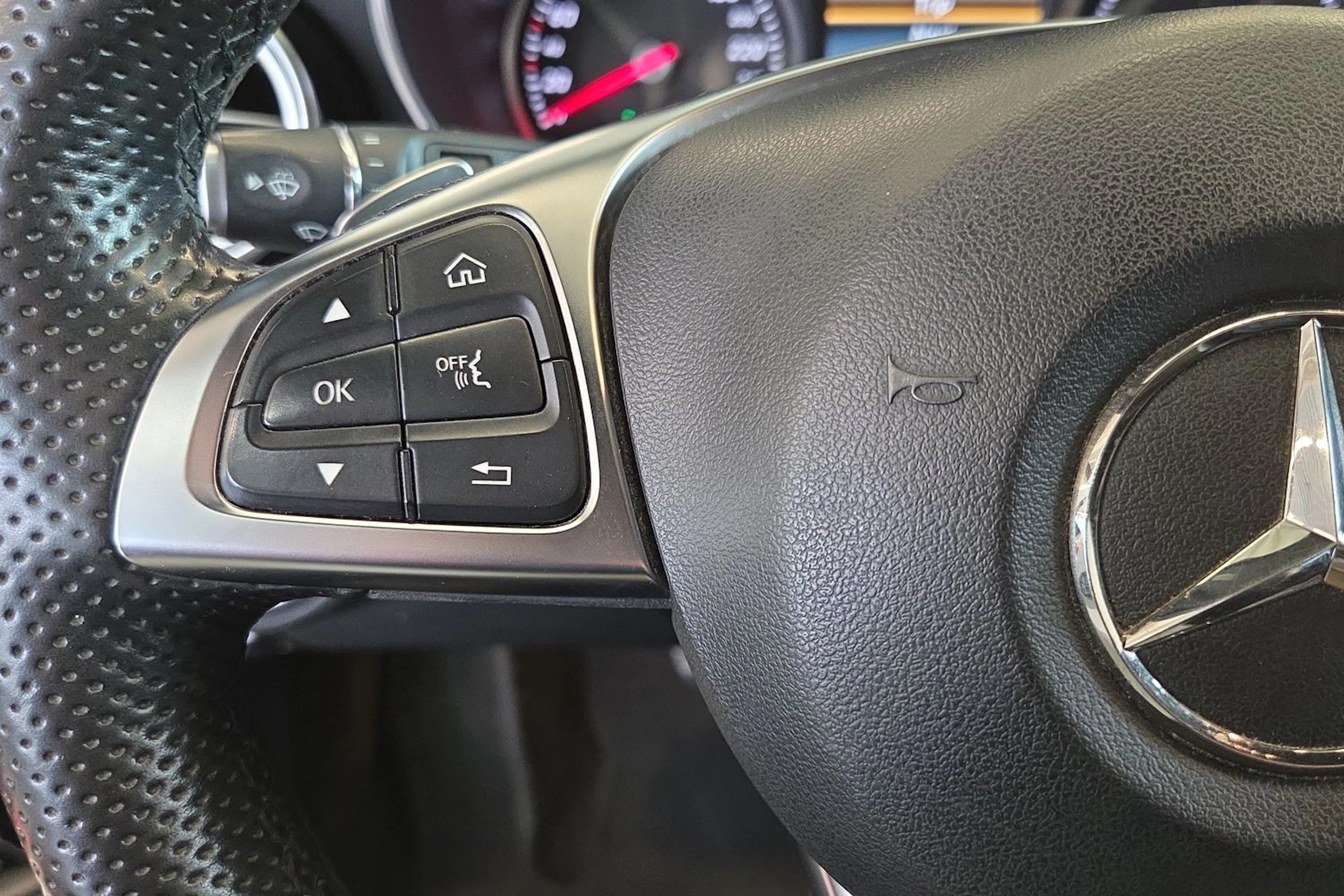 Musta Mercedes-Benz C 2018 kuva 15.