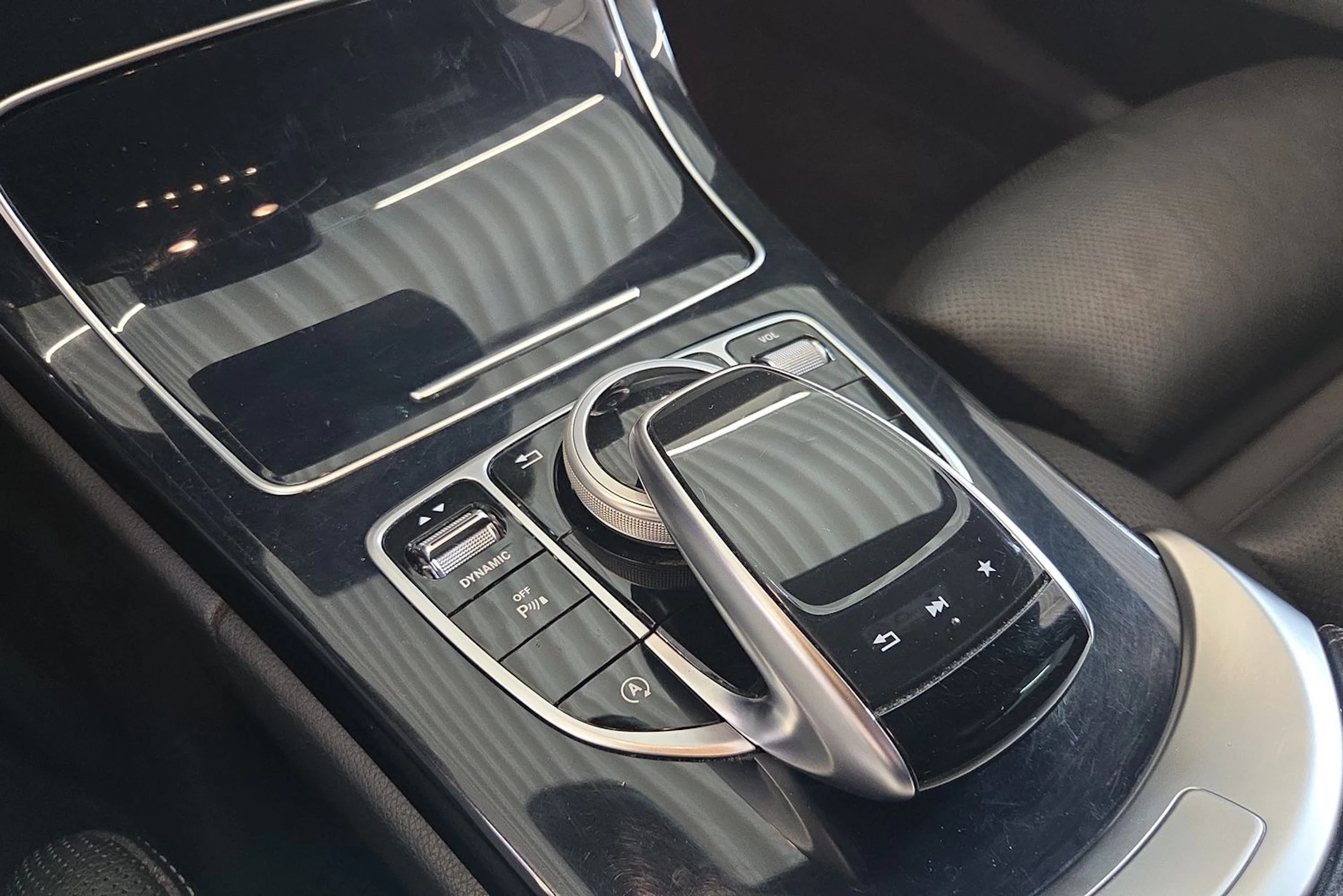 Musta Mercedes-Benz C 2018 kuva 18.