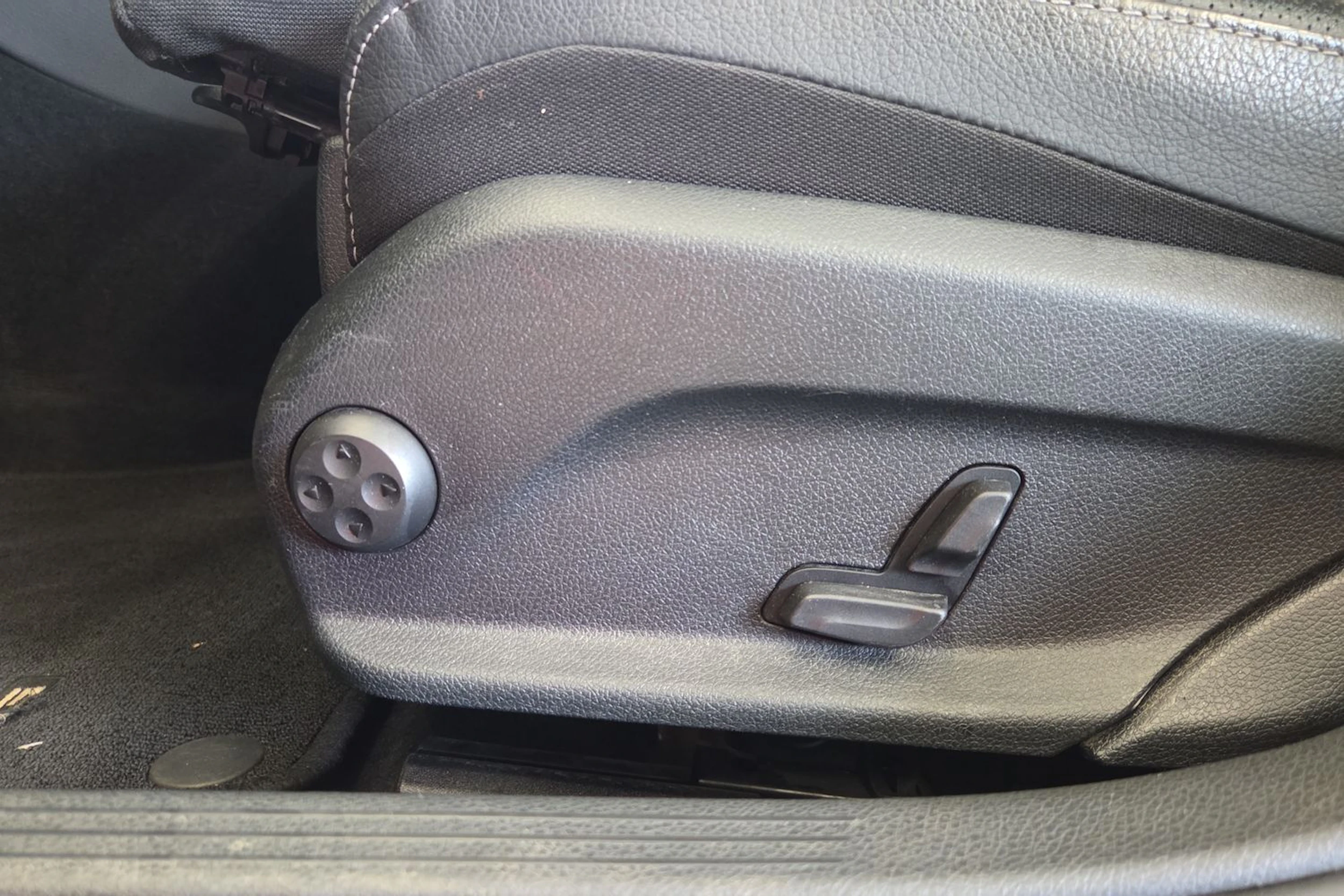 Musta Mercedes-Benz C 2018 kuva 24.