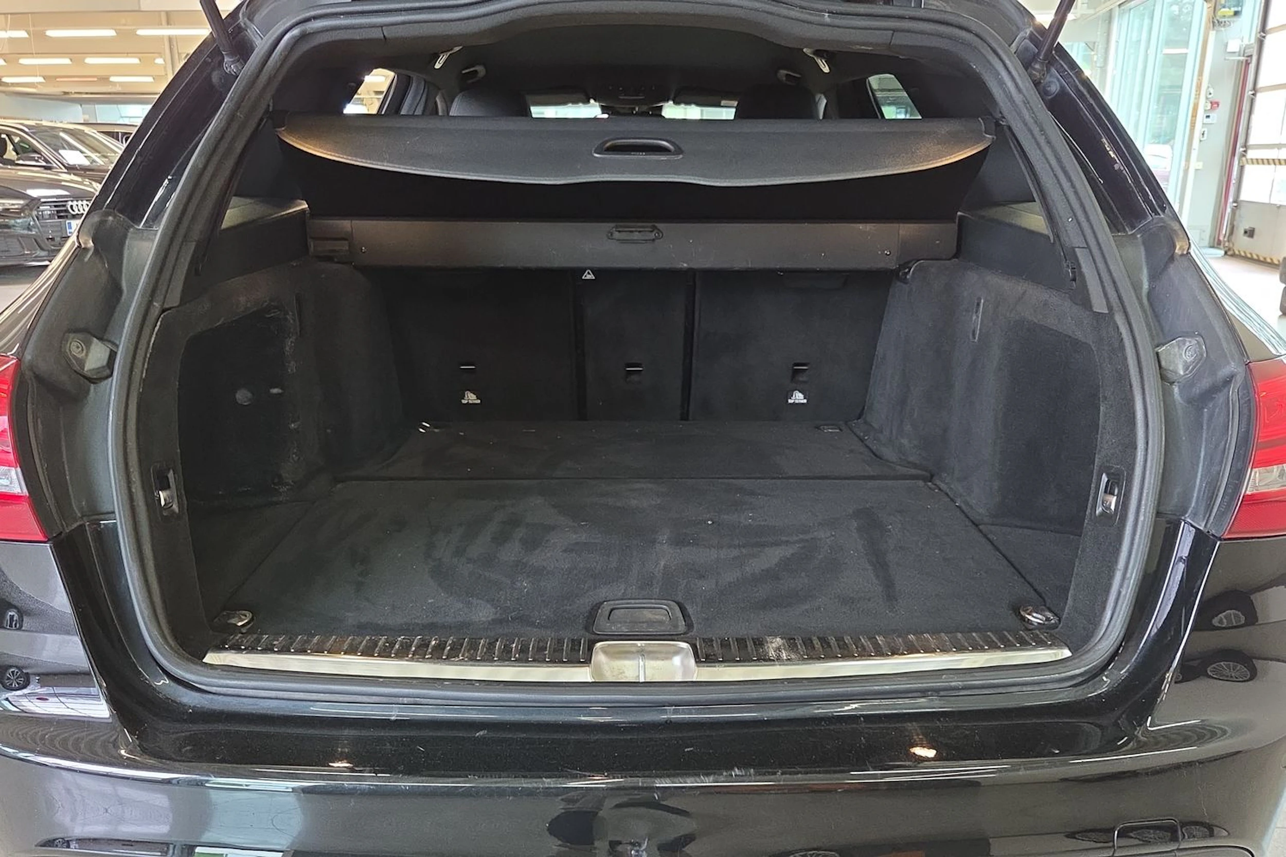 Musta Mercedes-Benz C 2018 kuva 25.