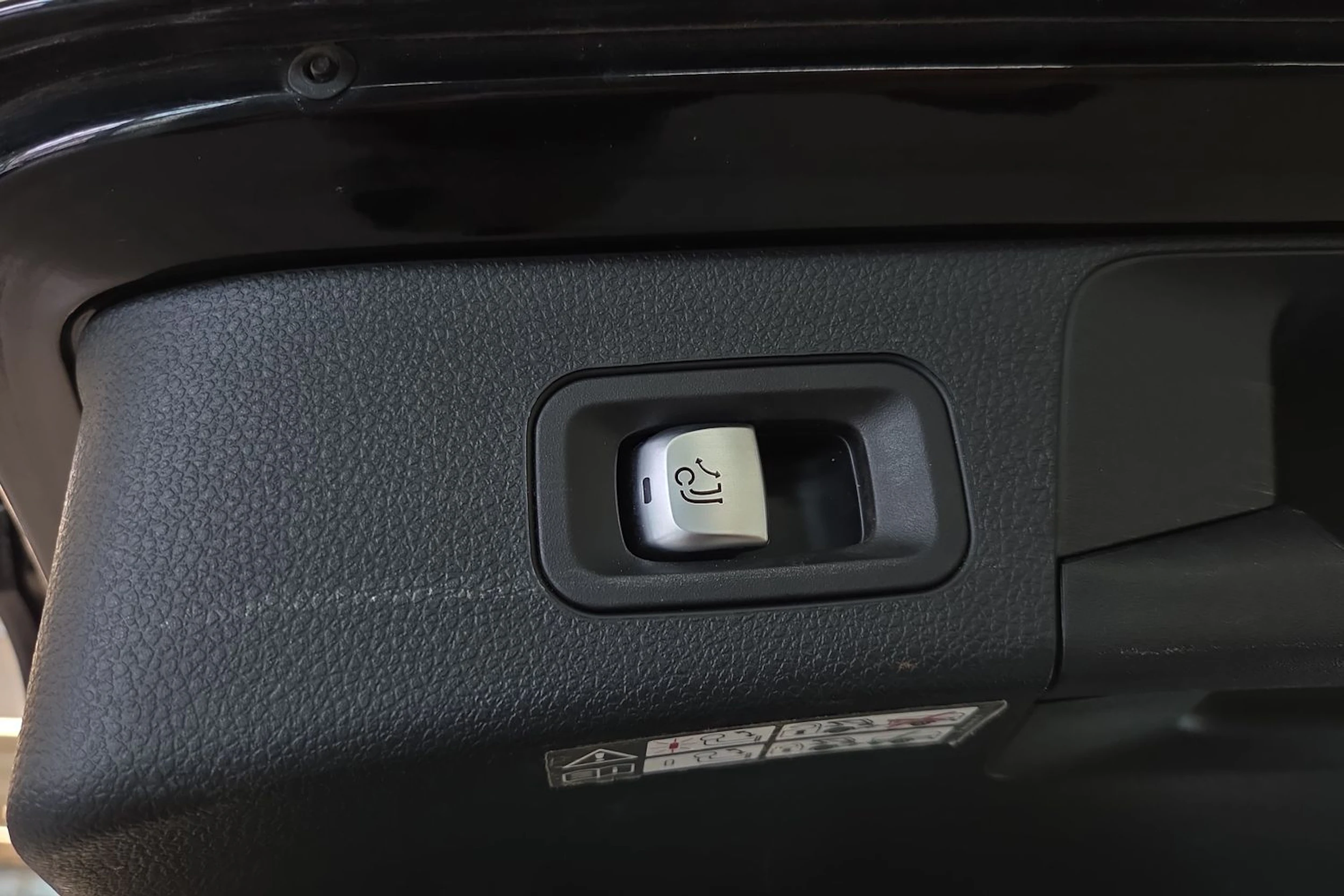 Musta Mercedes-Benz C 2018 kuva 27.