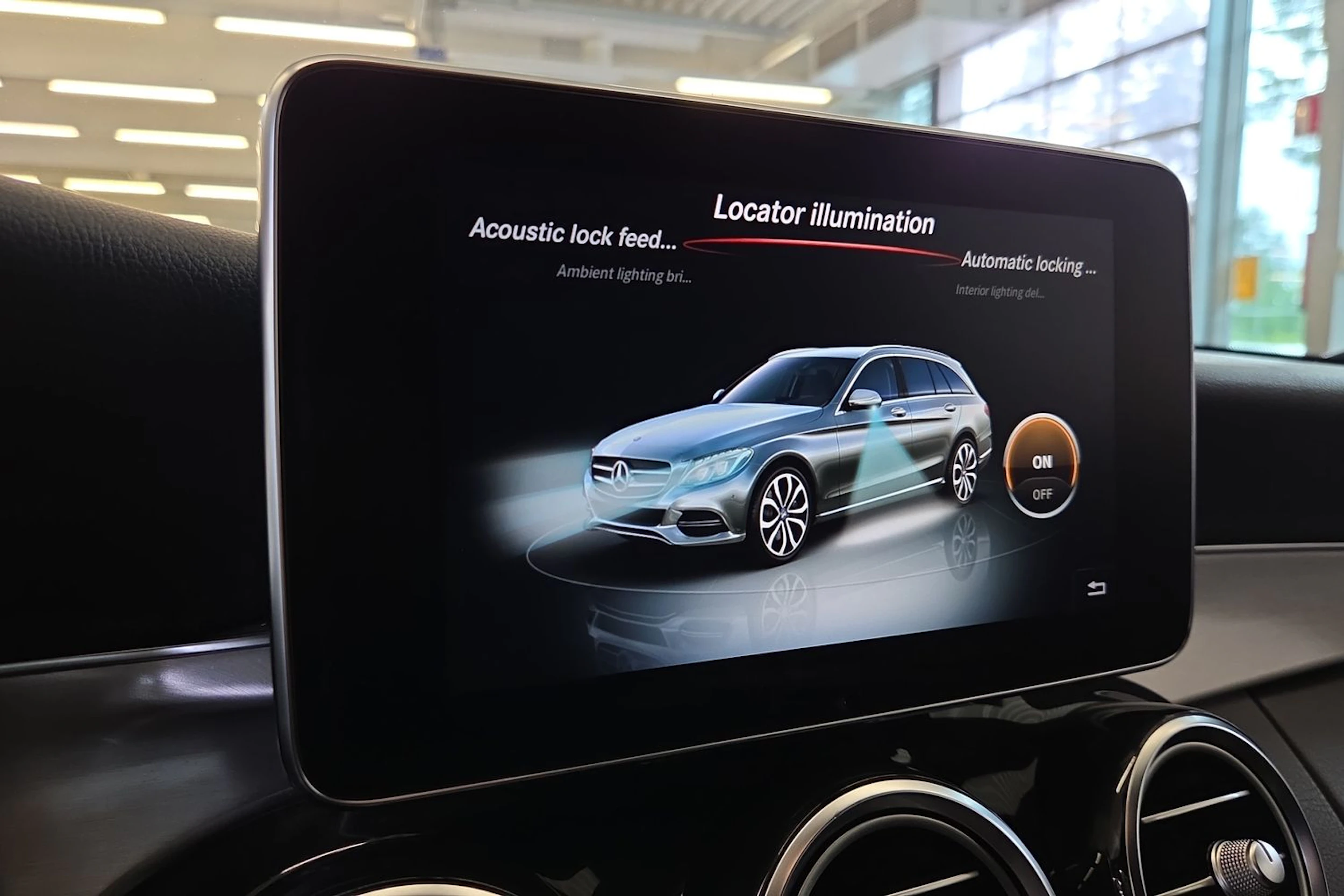 Musta Mercedes-Benz C 2018 kuva 32.