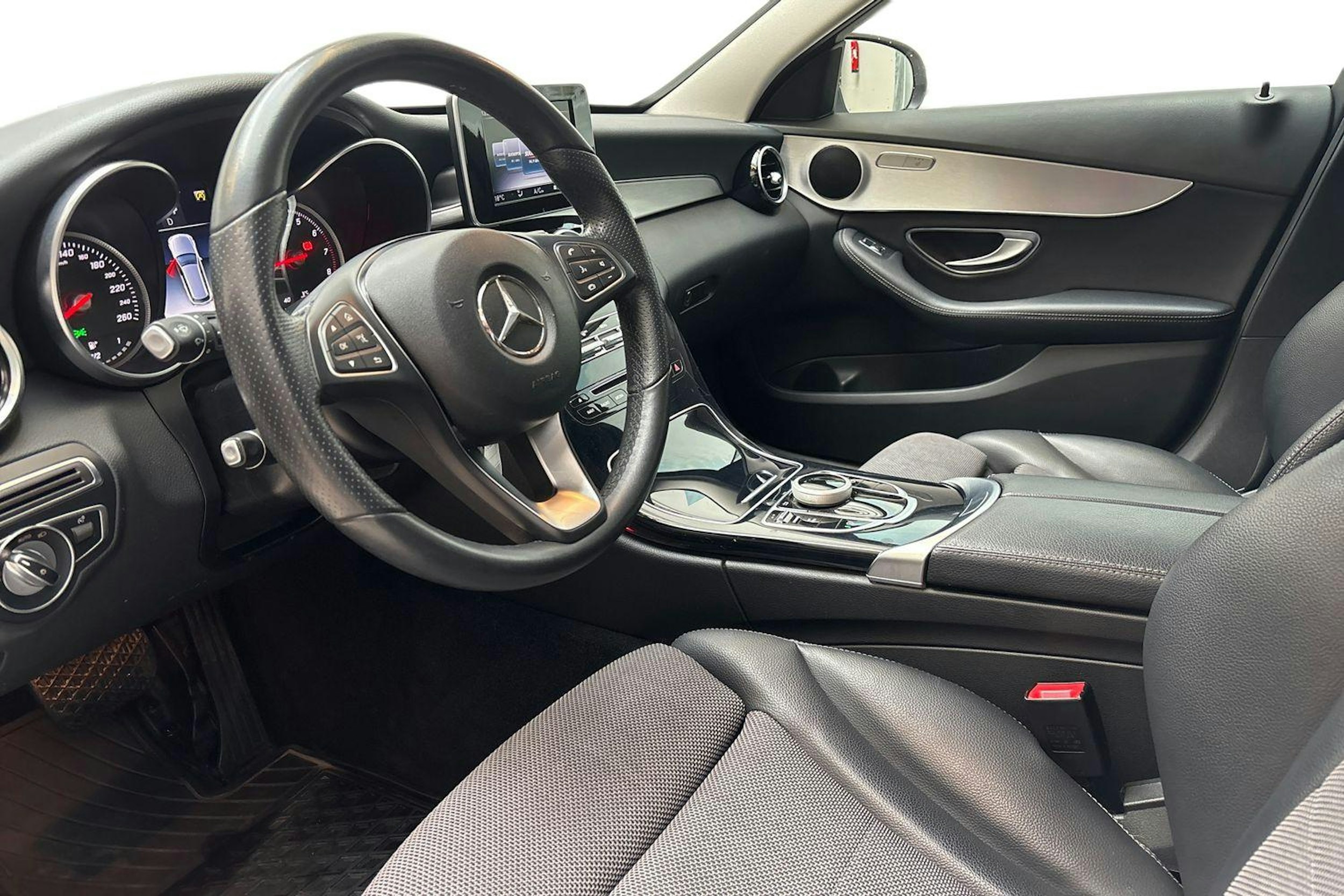 valkoinen Mercedes-Benz C 2018 kuva 7.