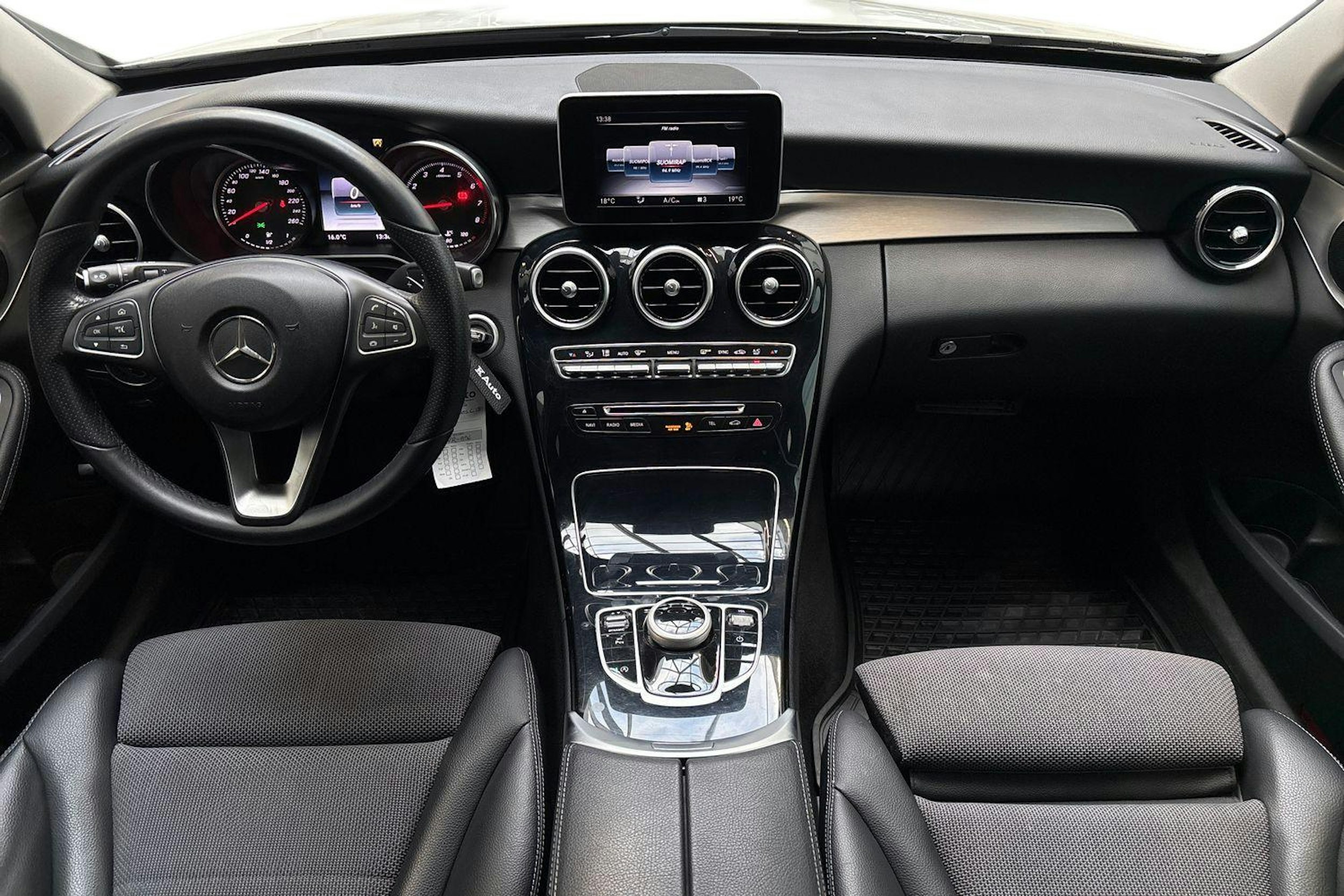 valkoinen Mercedes-Benz C 2018 kuva 9.