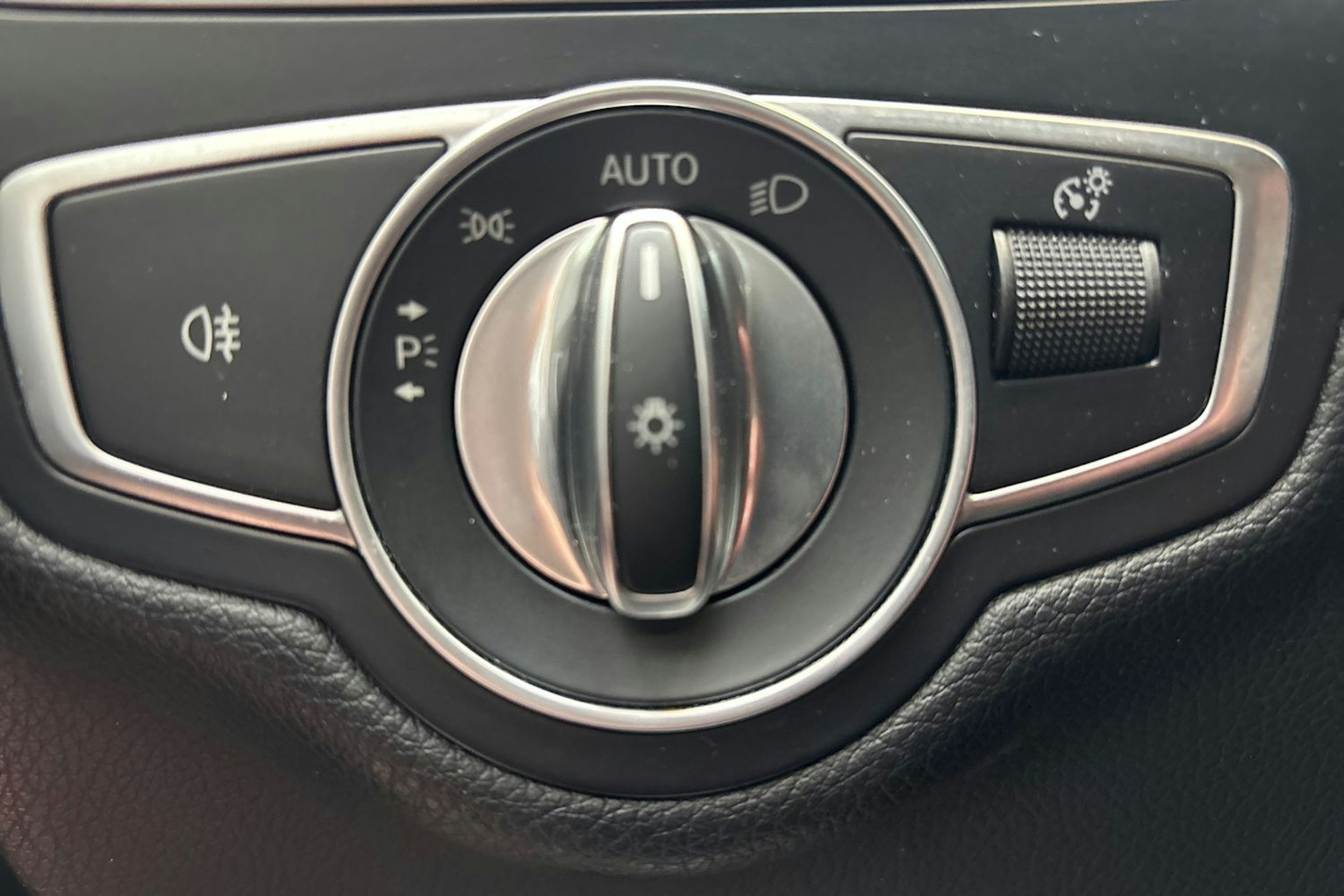 valkoinen Mercedes-Benz C 2018 kuva 17.