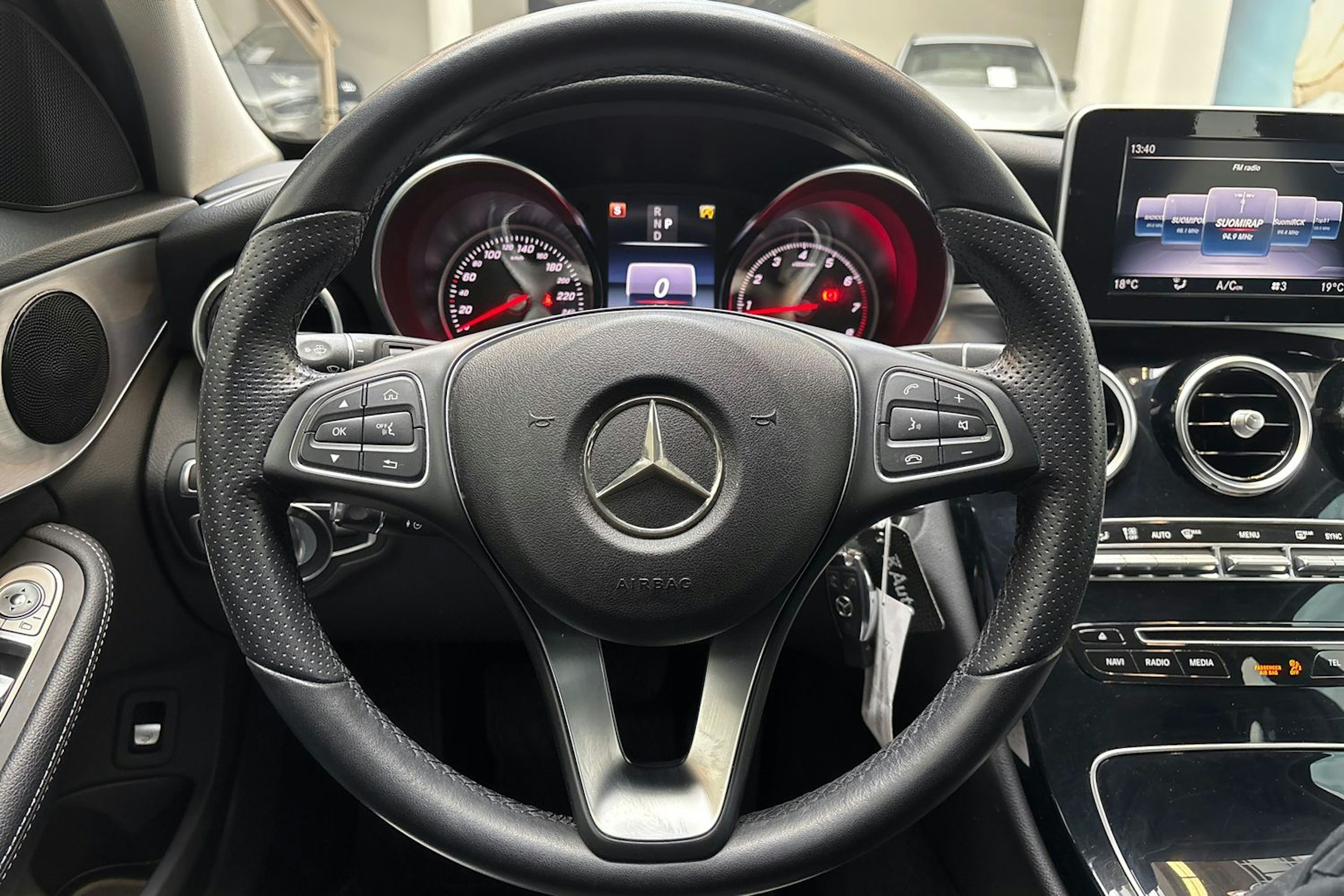 valkoinen Mercedes-Benz C 2018 kuva 18.