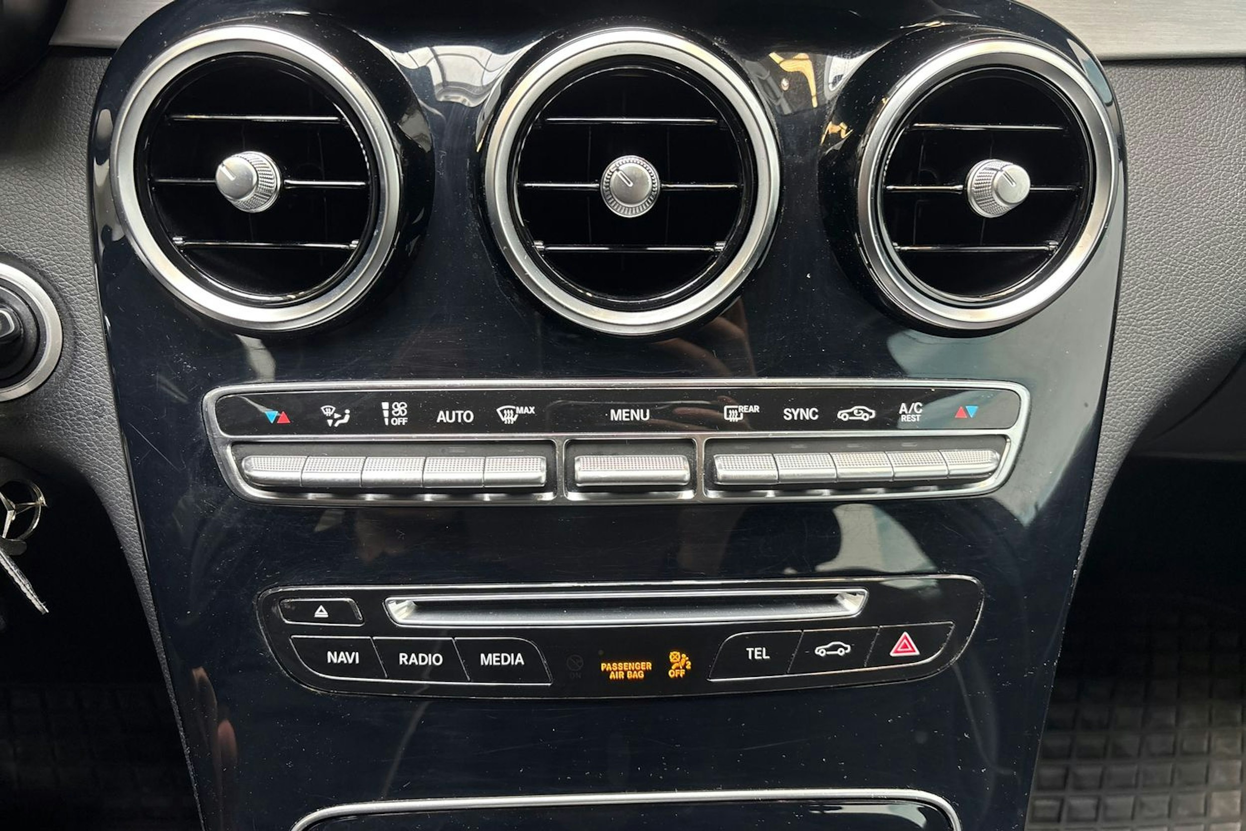 valkoinen Mercedes-Benz C 2018 kuva 23.