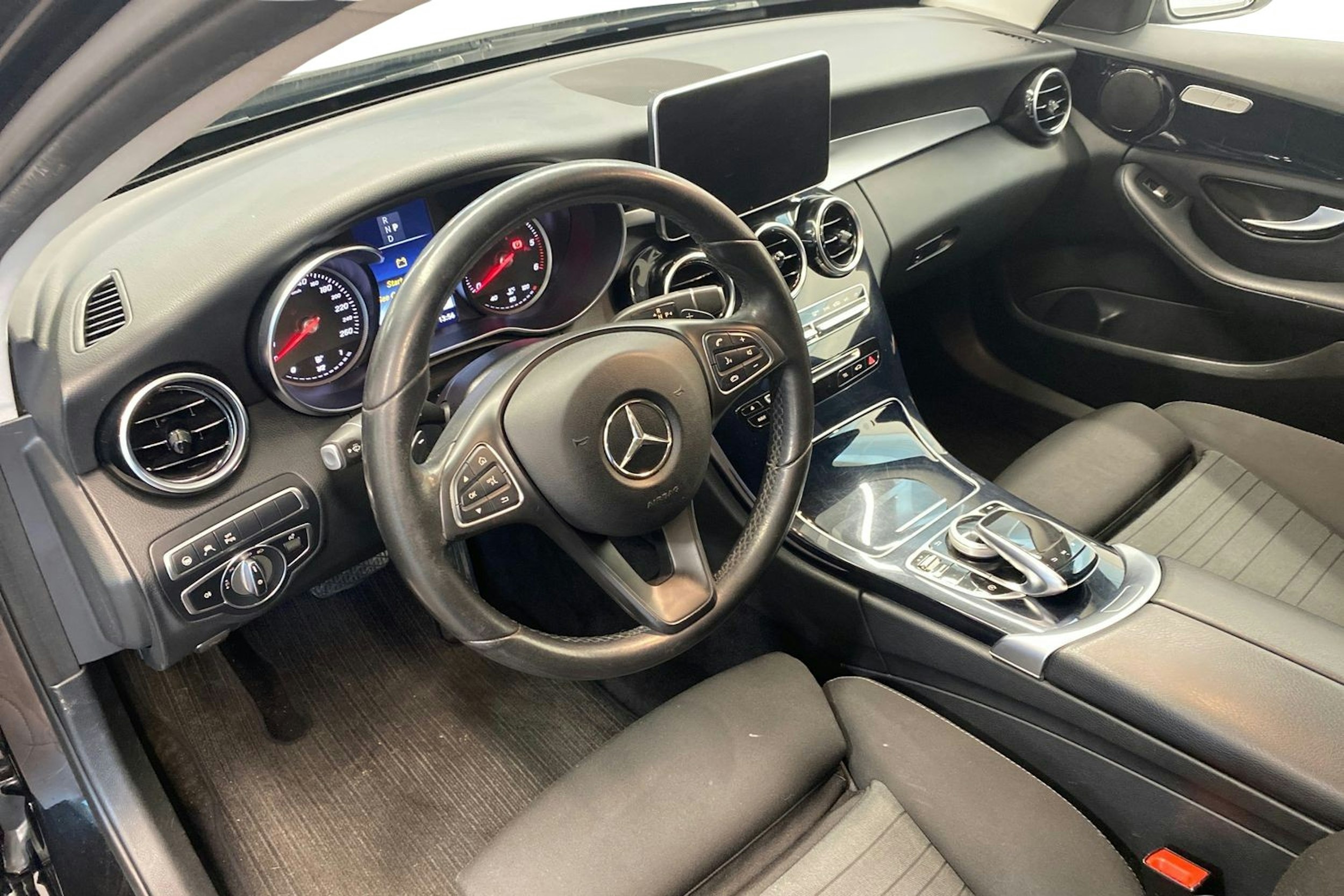 musta Mercedes-Benz C 2018 kuva 7.