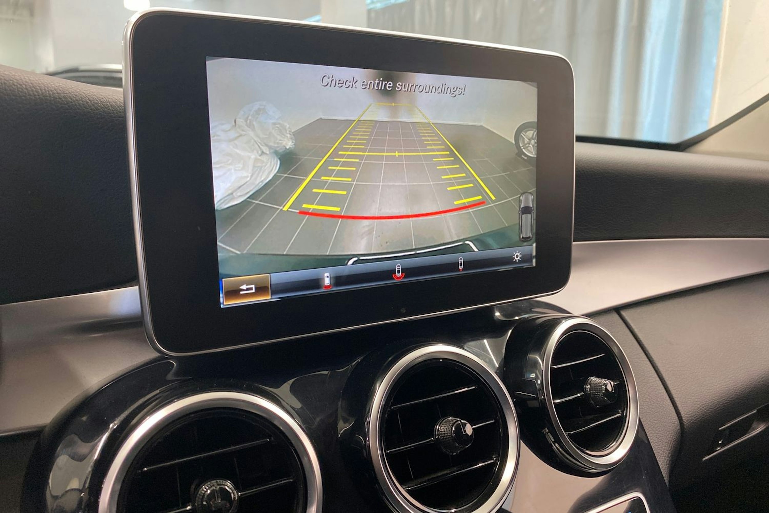 musta Mercedes-Benz C 2018 kuva 18.