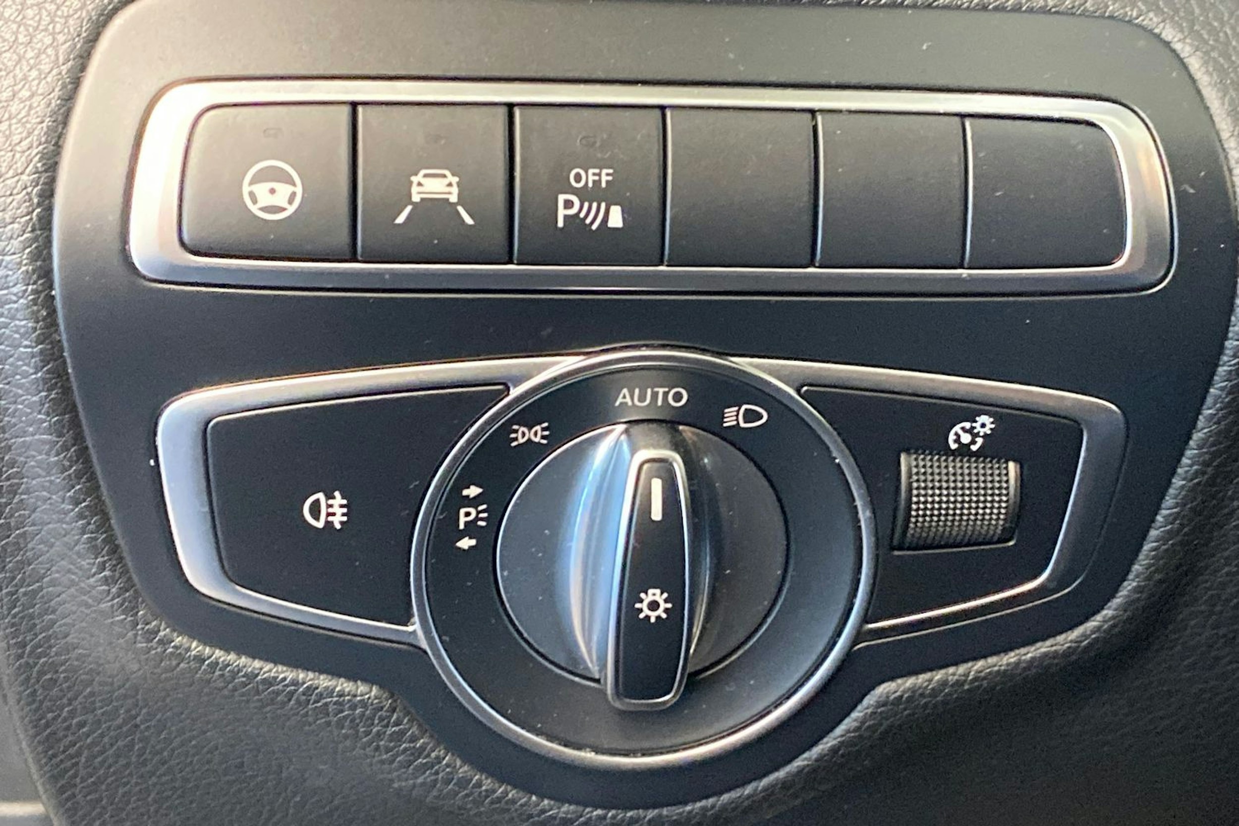 musta Mercedes-Benz C 2018 kuva 20.