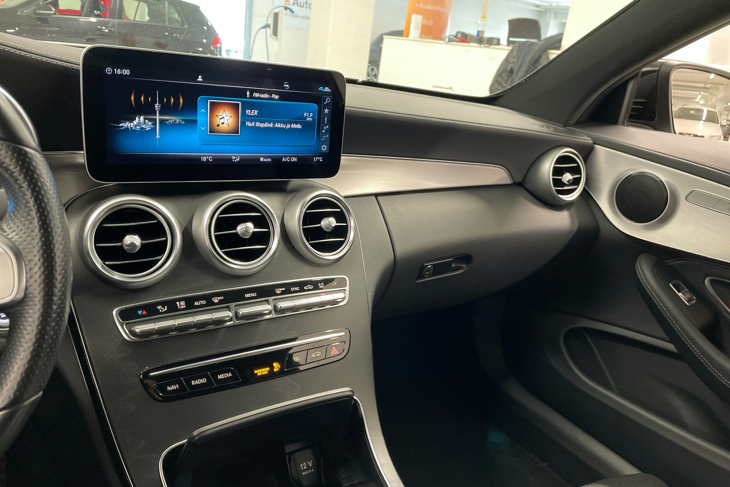 valkoinen Mercedes-Benz C 2018 kuva 16.