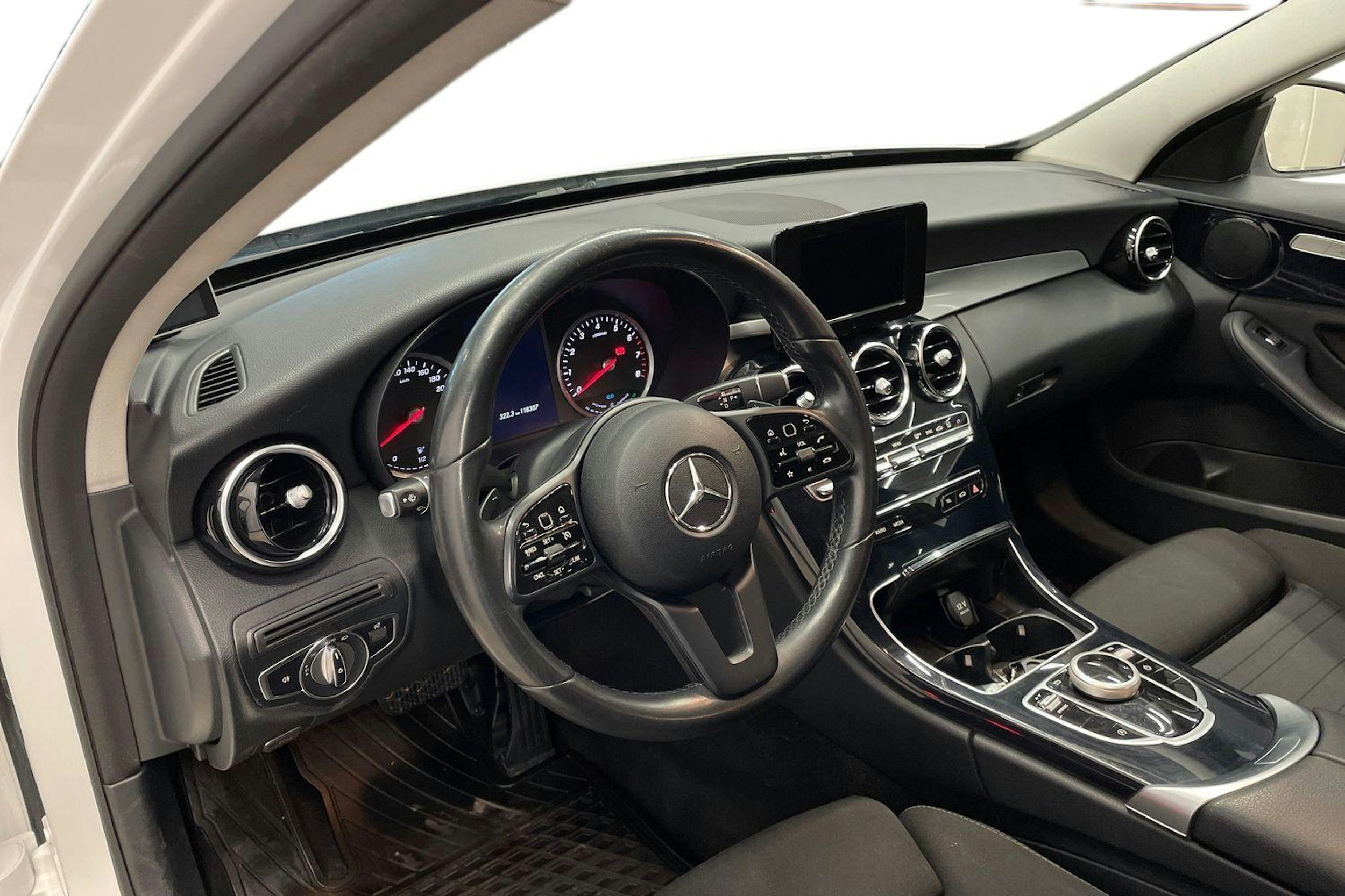 valkoinen Mercedes-Benz C 2018 kuva 7.