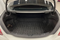 valkoinen Mercedes-Benz C 2018 kuva 23.