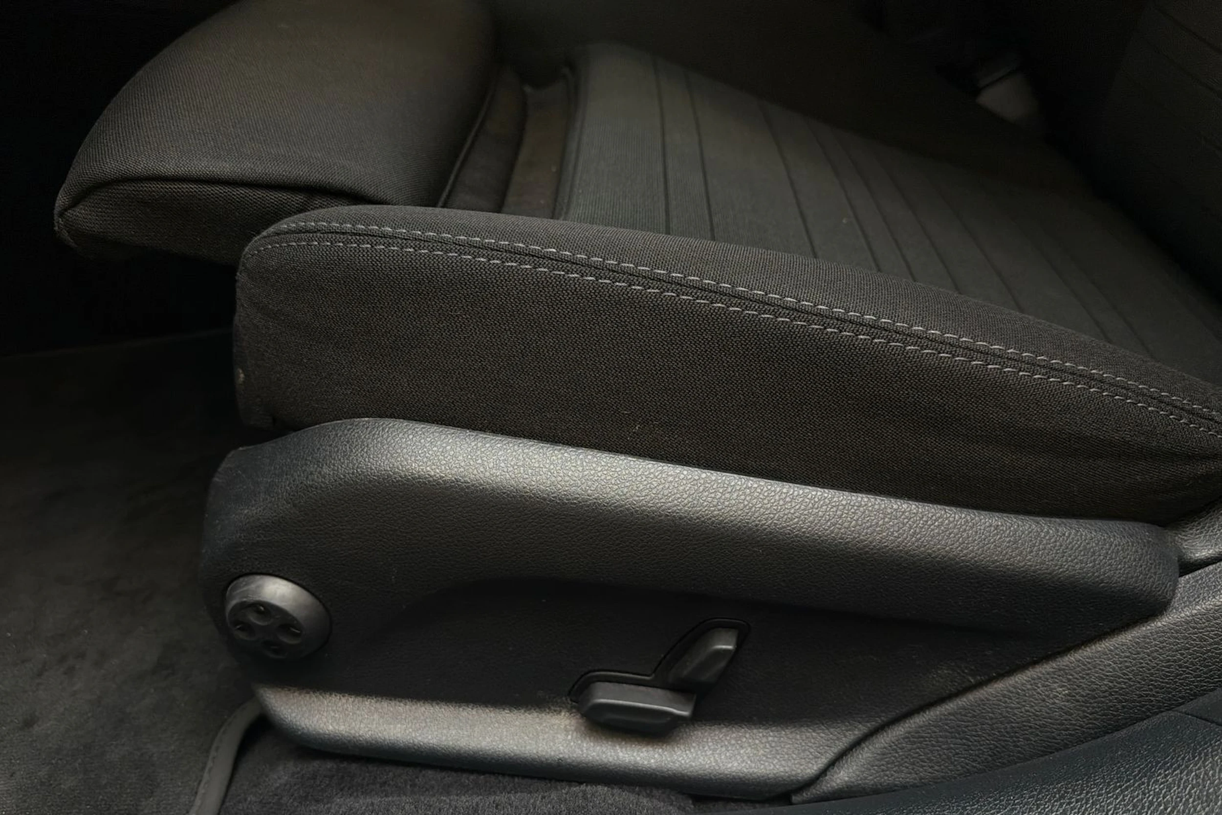 musta Mercedes-Benz C 2019 kuva 22.