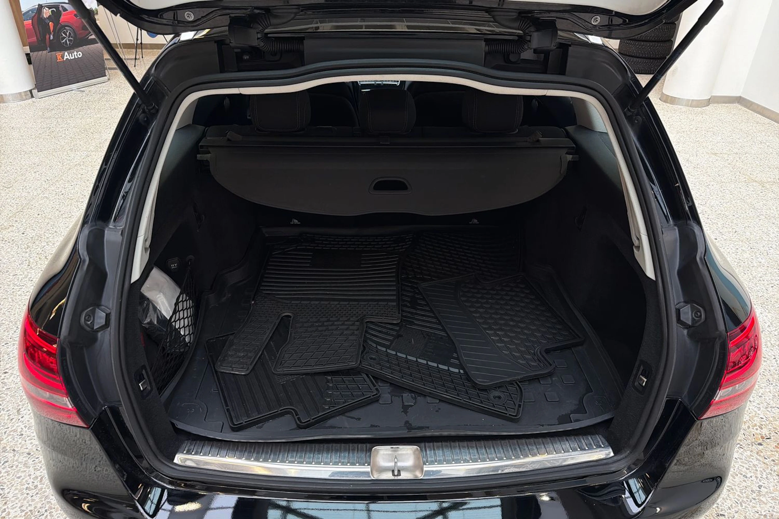 musta Mercedes-Benz C 2019 kuva 24.