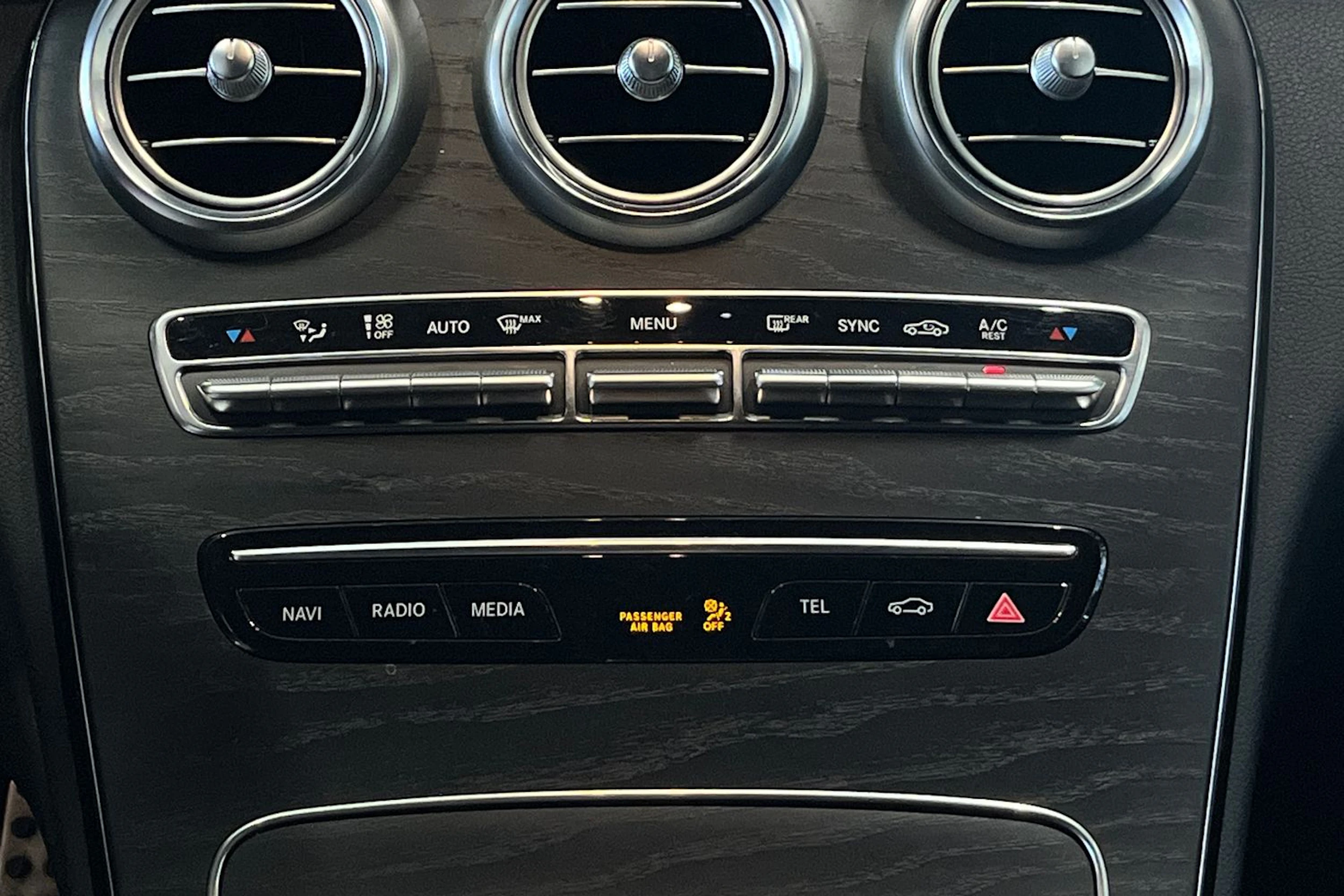 valkoinen Mercedes-Benz C 2019 kuva 23.