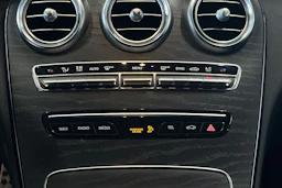 valkoinen Mercedes-Benz C 2019 kuva 23.