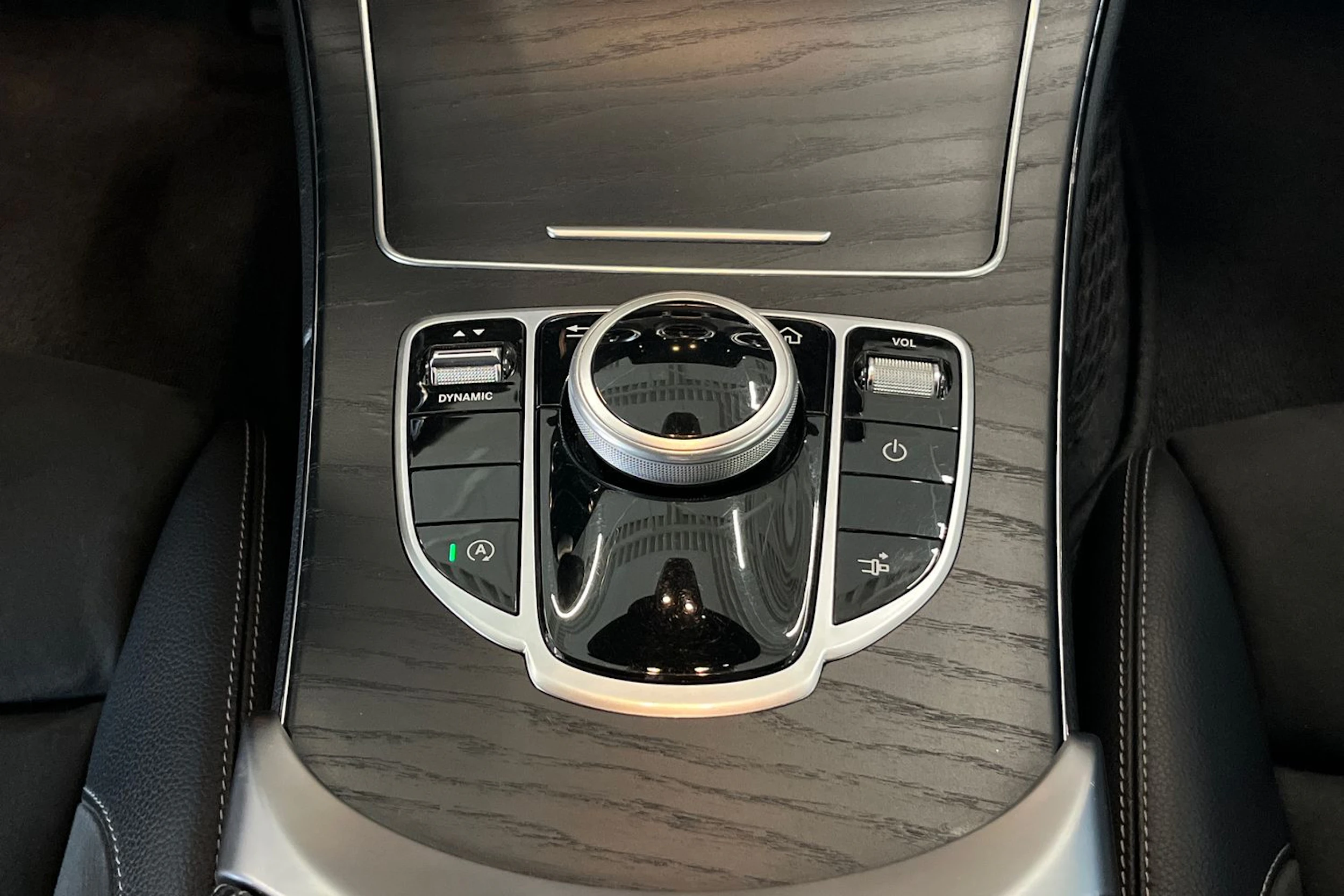 valkoinen Mercedes-Benz C 2019 kuva 24.