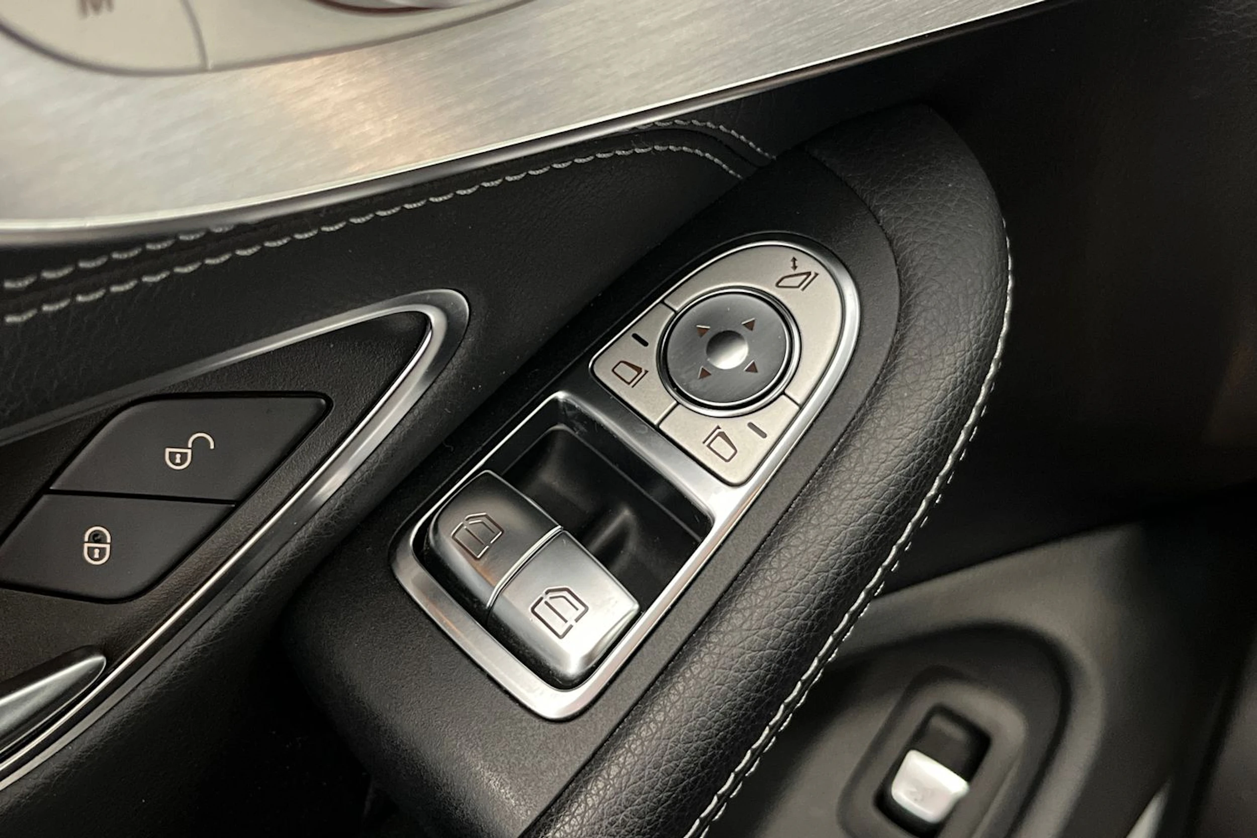 valkoinen Mercedes-Benz C 2019 kuva 25.