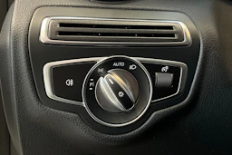 valkoinen Mercedes-Benz C 2019 kuva 27.