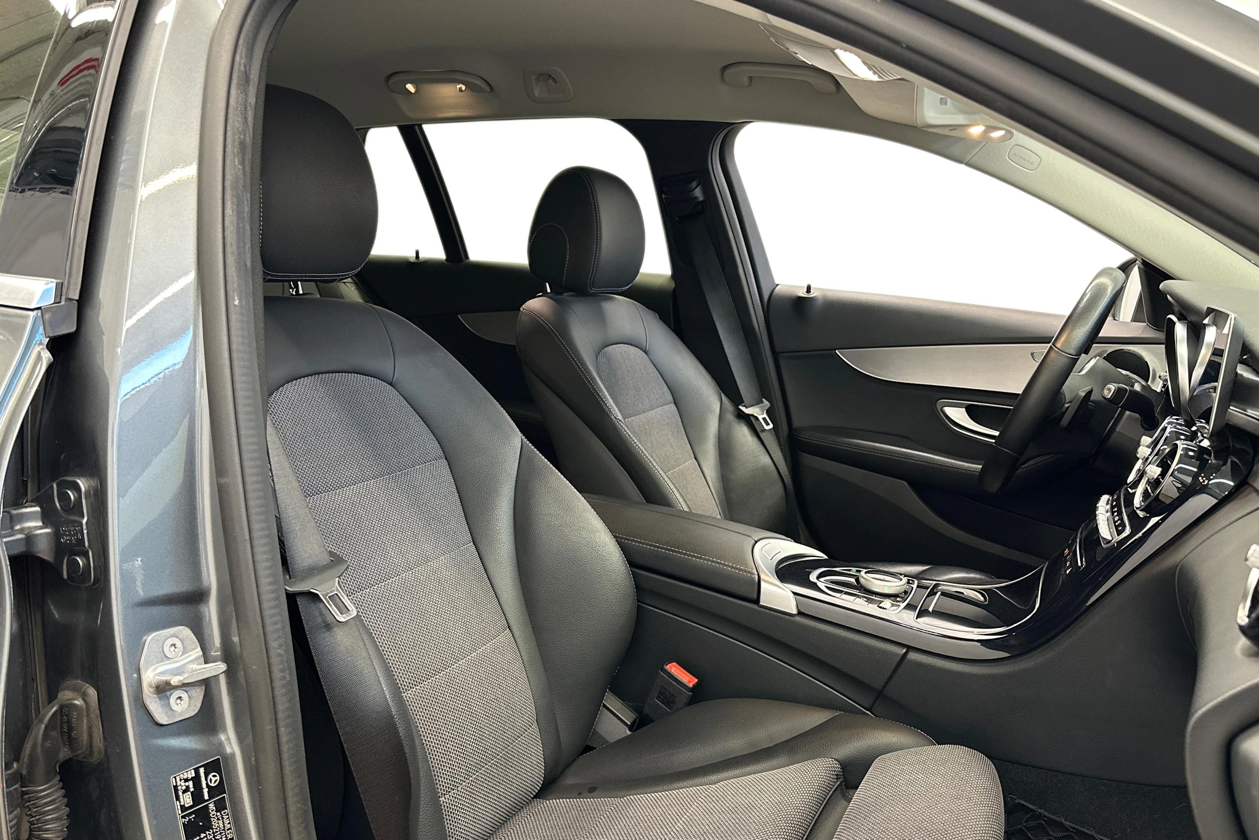 harmaa Mercedes-Benz C 2019 kuva 9.