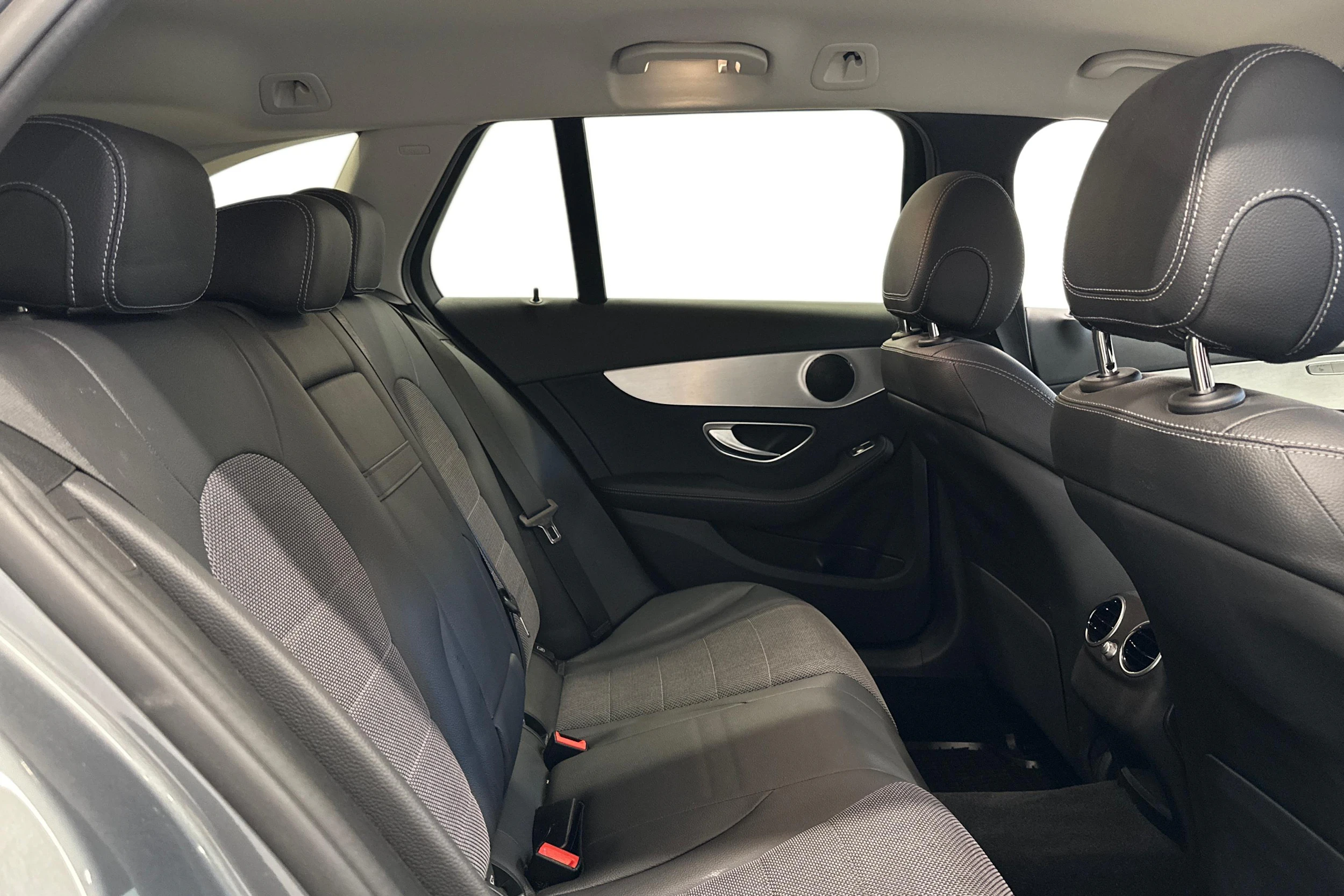 harmaa Mercedes-Benz C 2019 kuva 12.