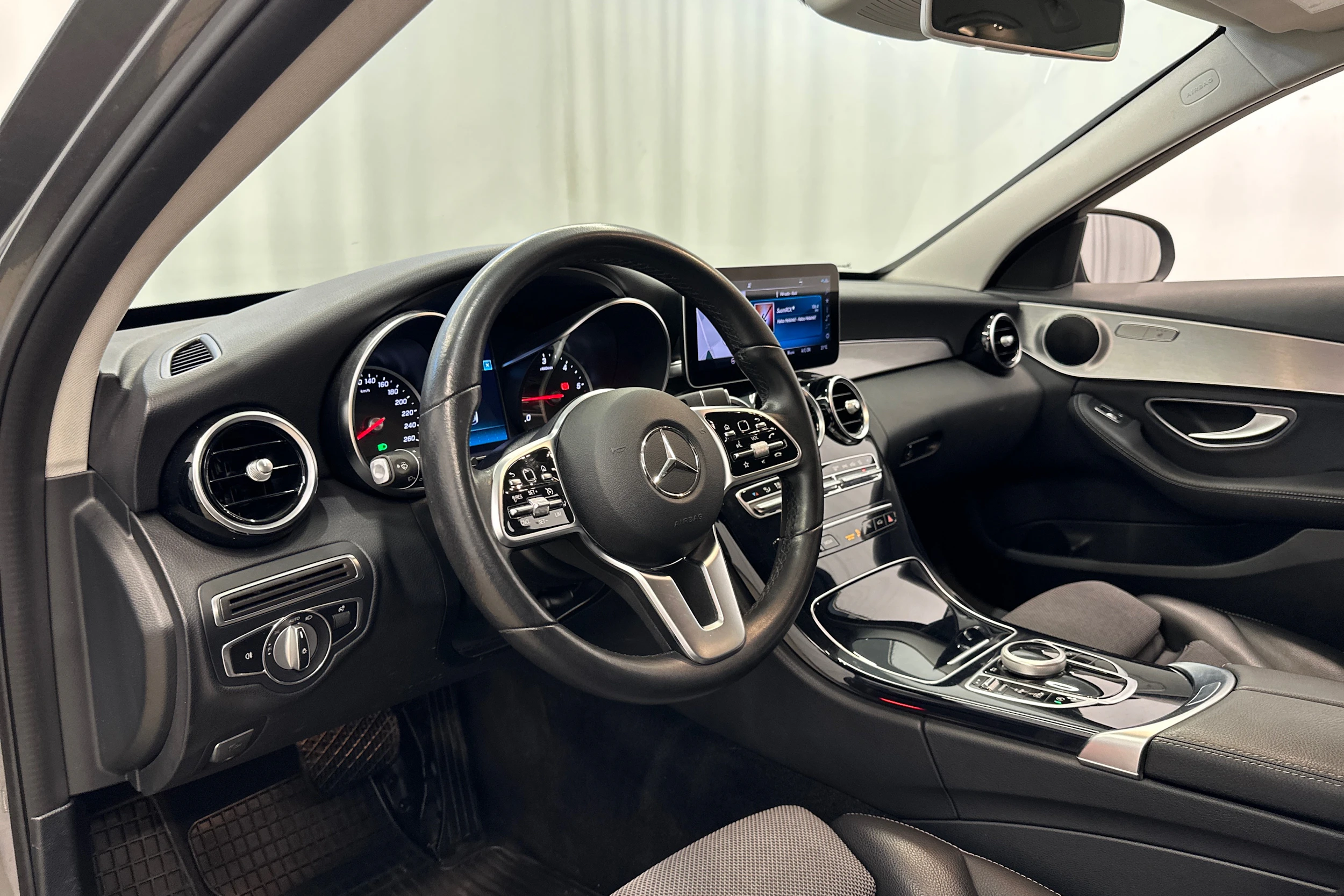 harmaa Mercedes-Benz C 2019 kuva 13.