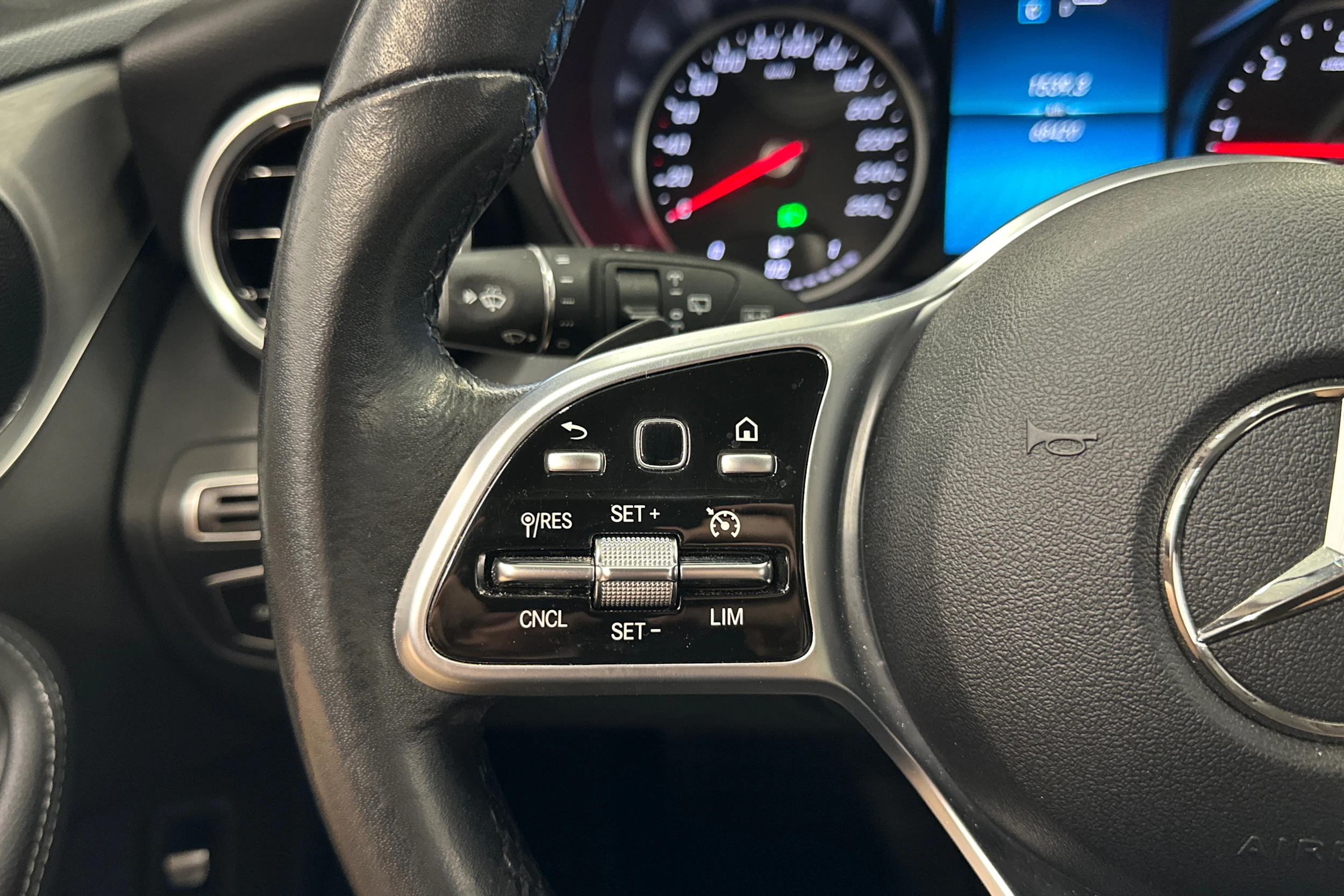 harmaa Mercedes-Benz C 2019 kuva 17.