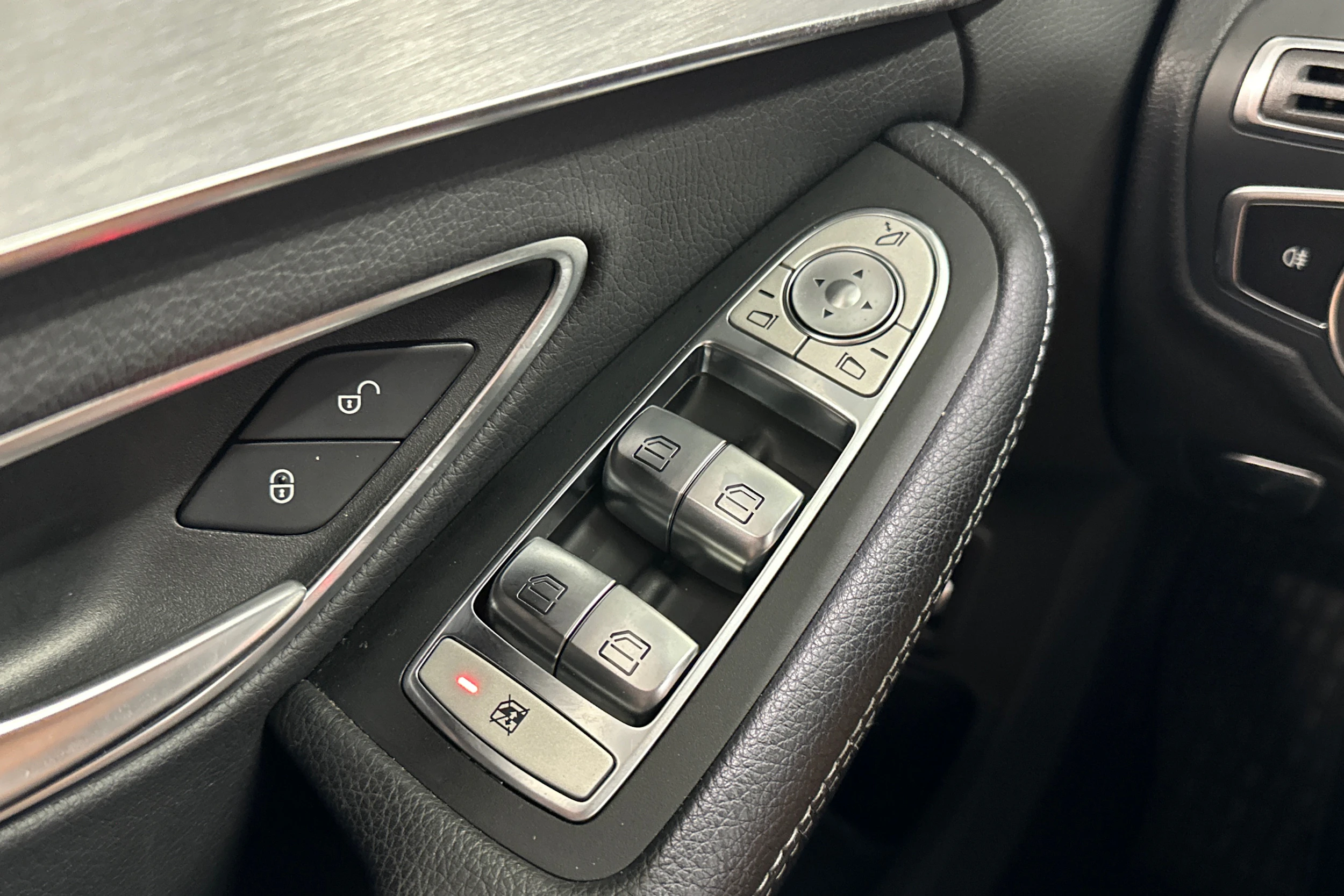 harmaa Mercedes-Benz C 2019 kuva 24.