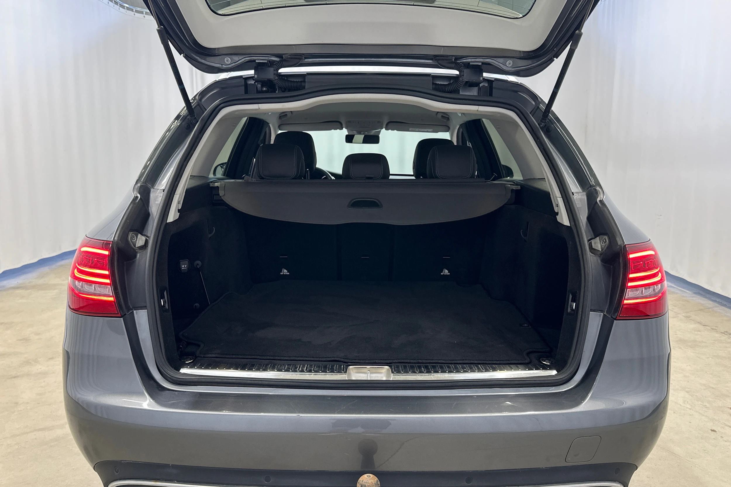 harmaa Mercedes-Benz C 2019 kuva 26.