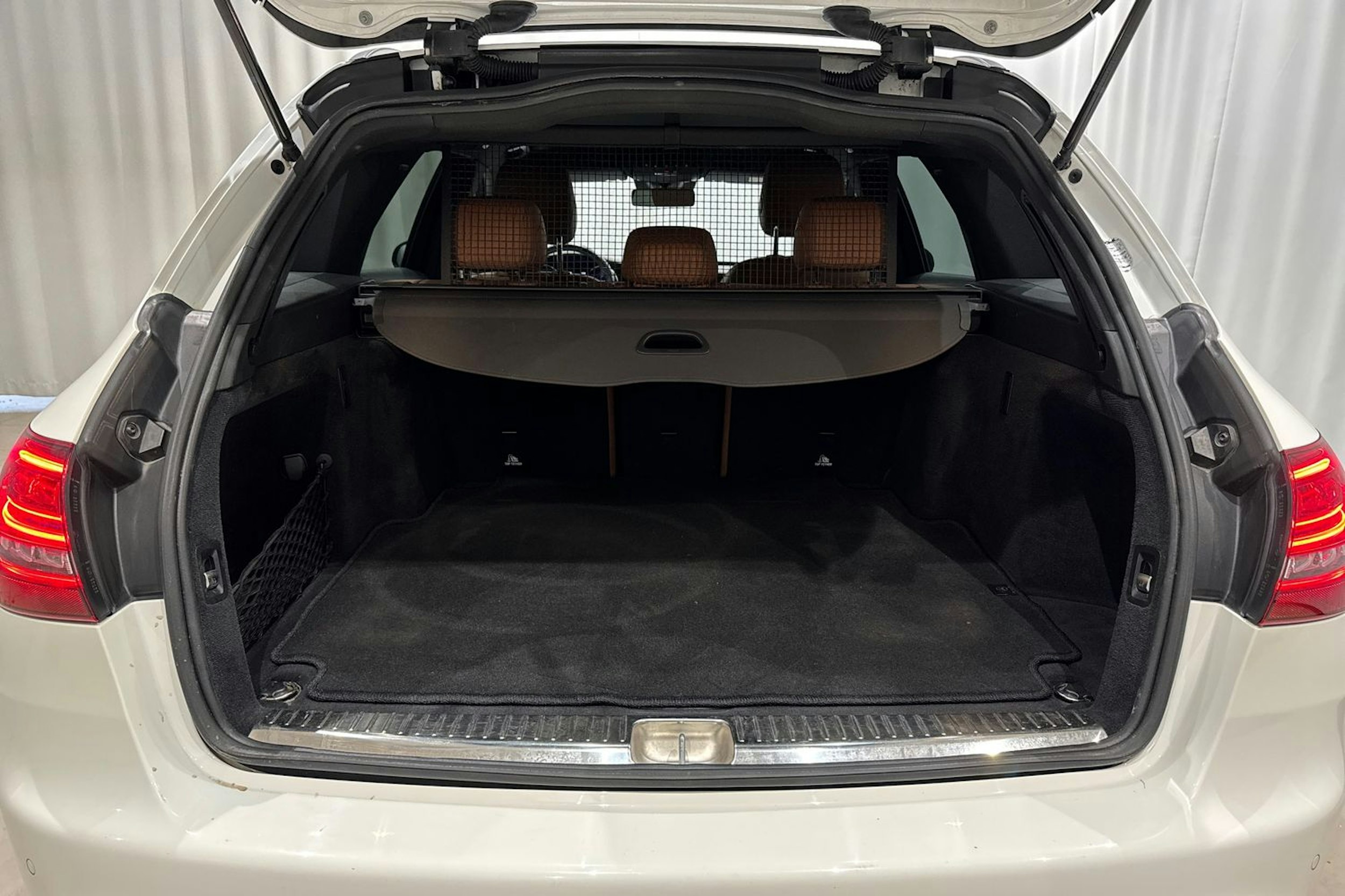 valkoinen Mercedes-Benz C 2019 kuva 16.