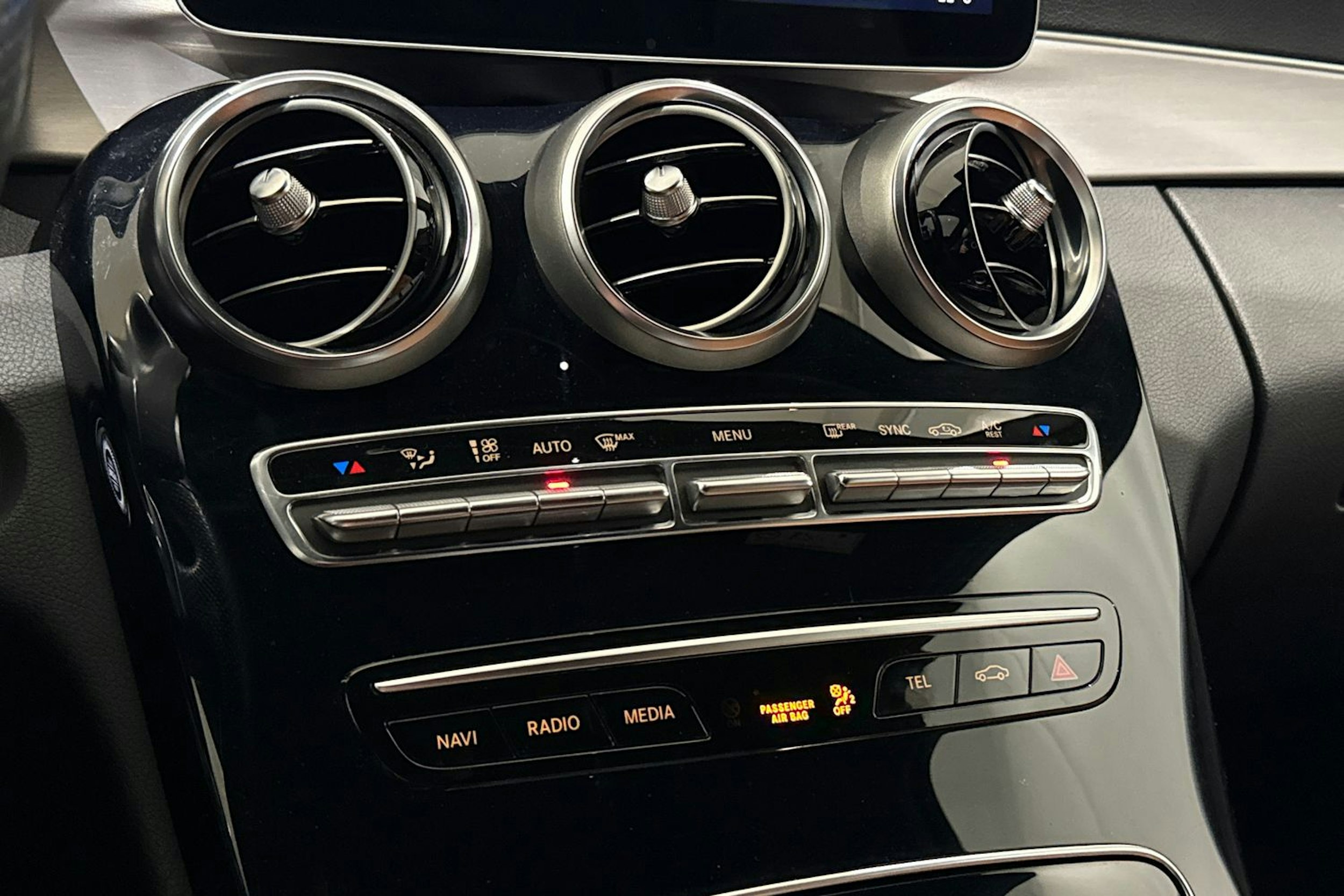 valkoinen Mercedes-Benz C 2019 kuva 23.