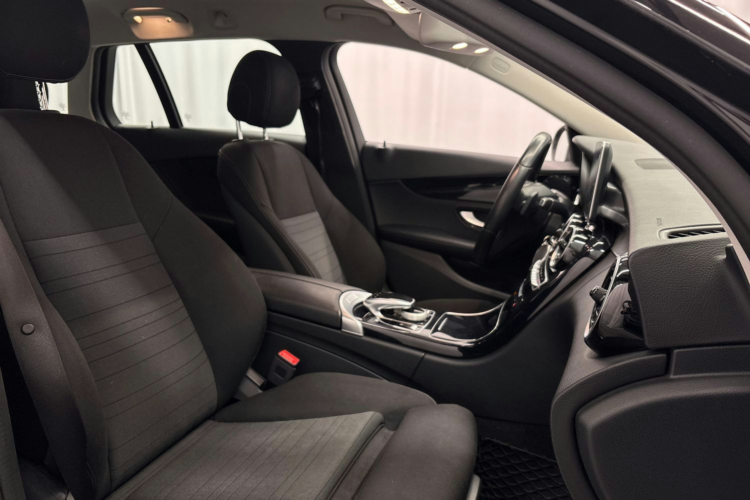 musta Mercedes-Benz C 2019 kuva 15.