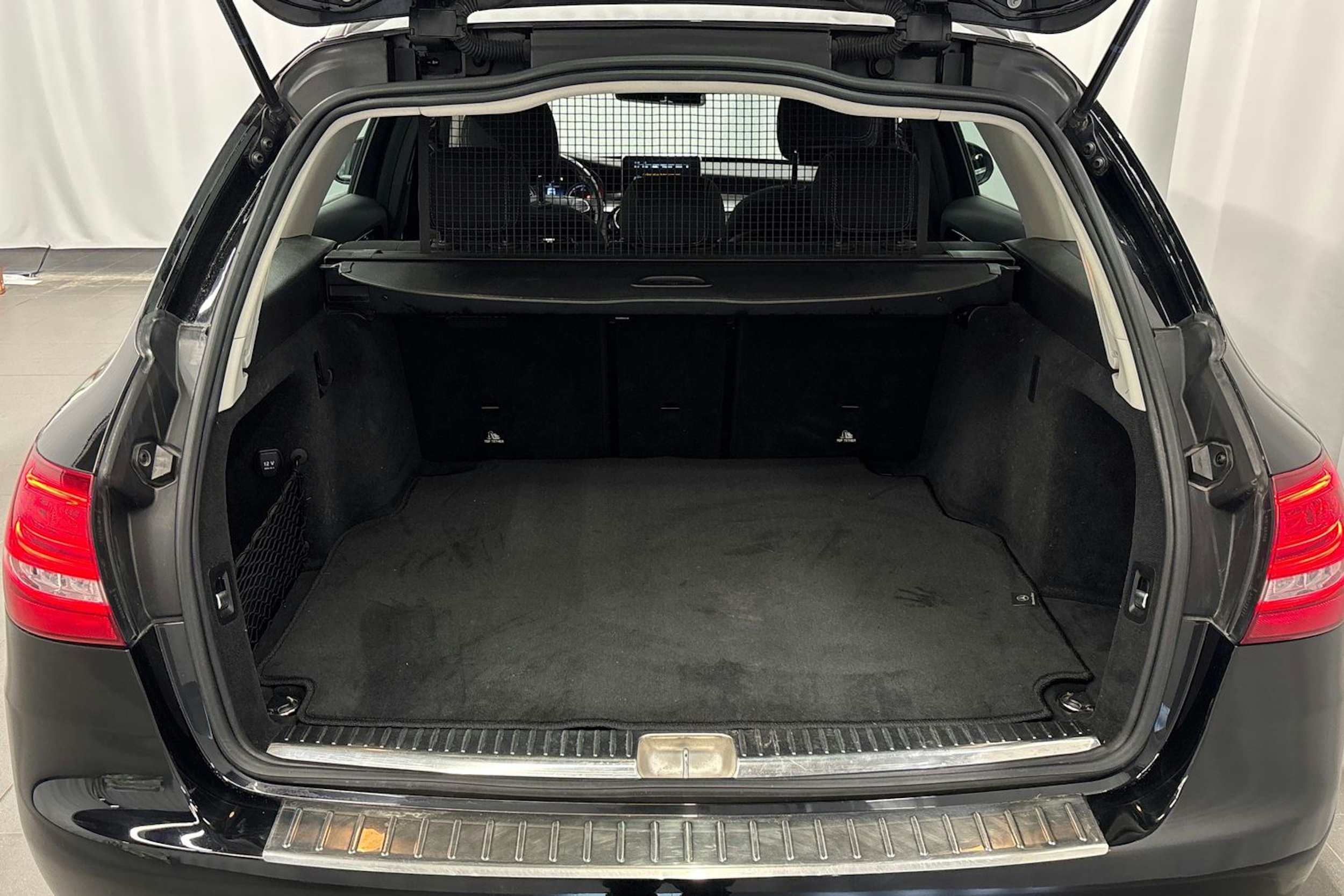 musta Mercedes-Benz C 2019 kuva 16.