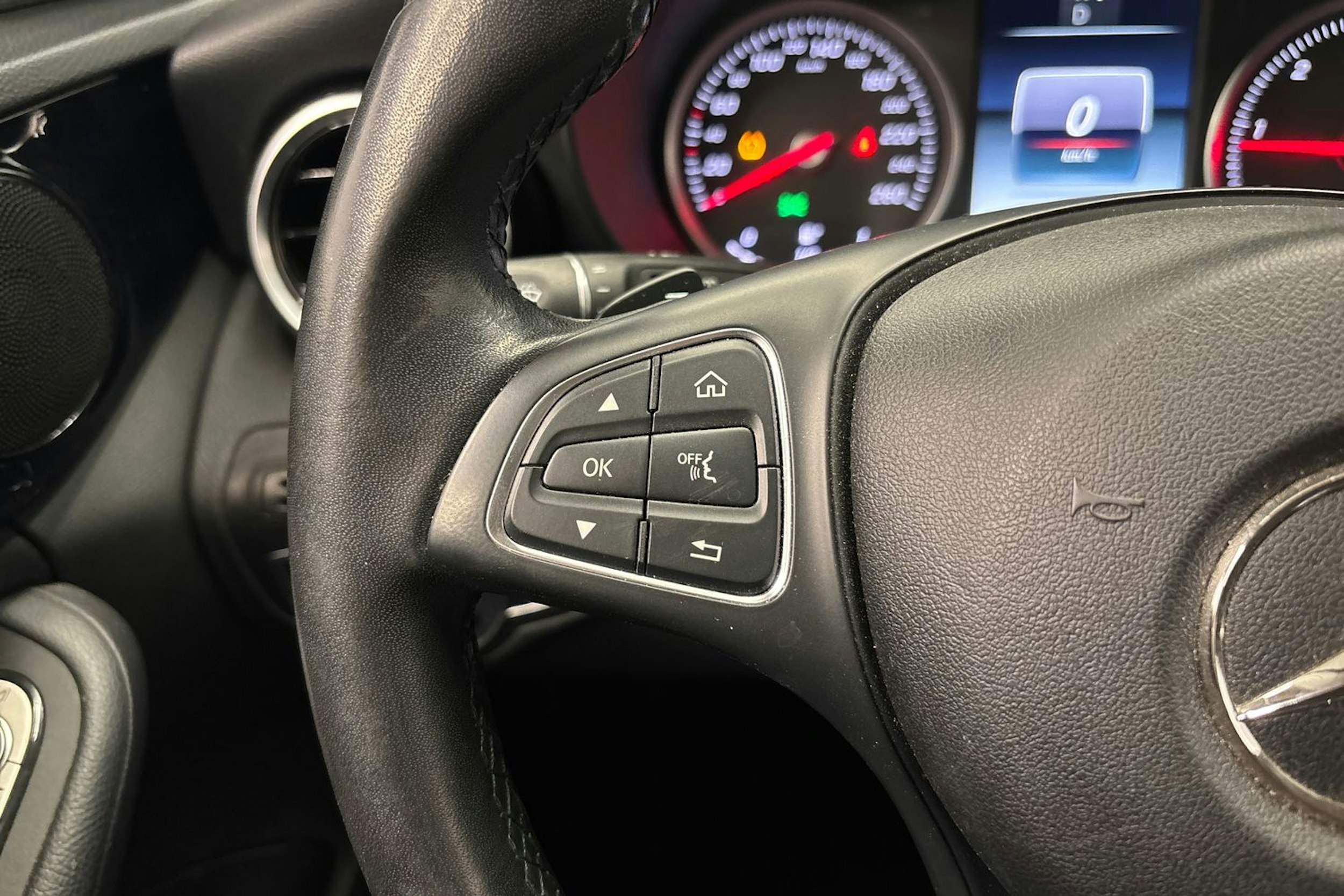 musta Mercedes-Benz C 2019 kuva 19.