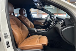 valkoinen Mercedes-Benz C 2019 kuva 13.