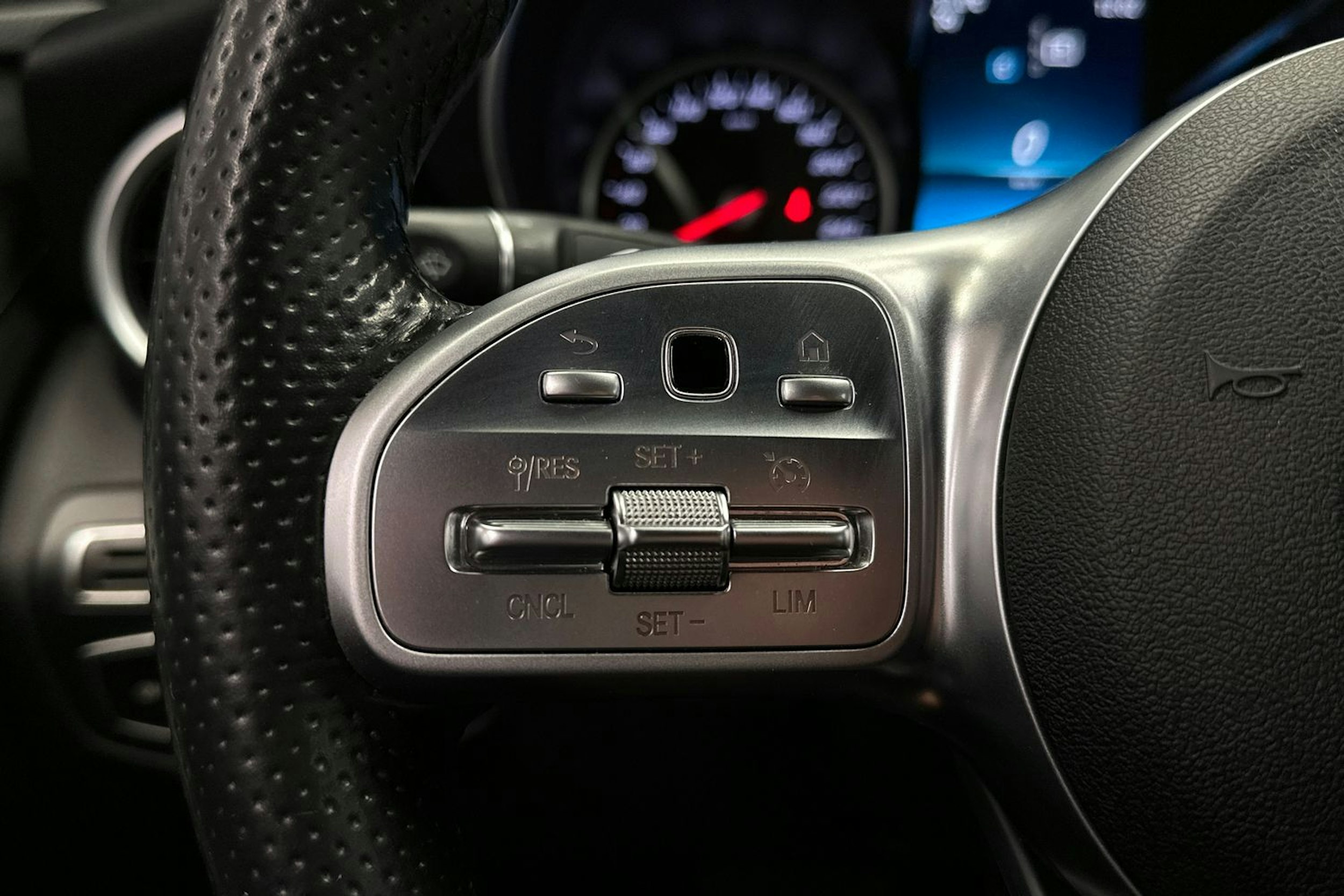 valkoinen Mercedes-Benz C 2019 kuva 25.