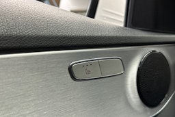 valkoinen Mercedes-Benz C 2019 kuva 28.