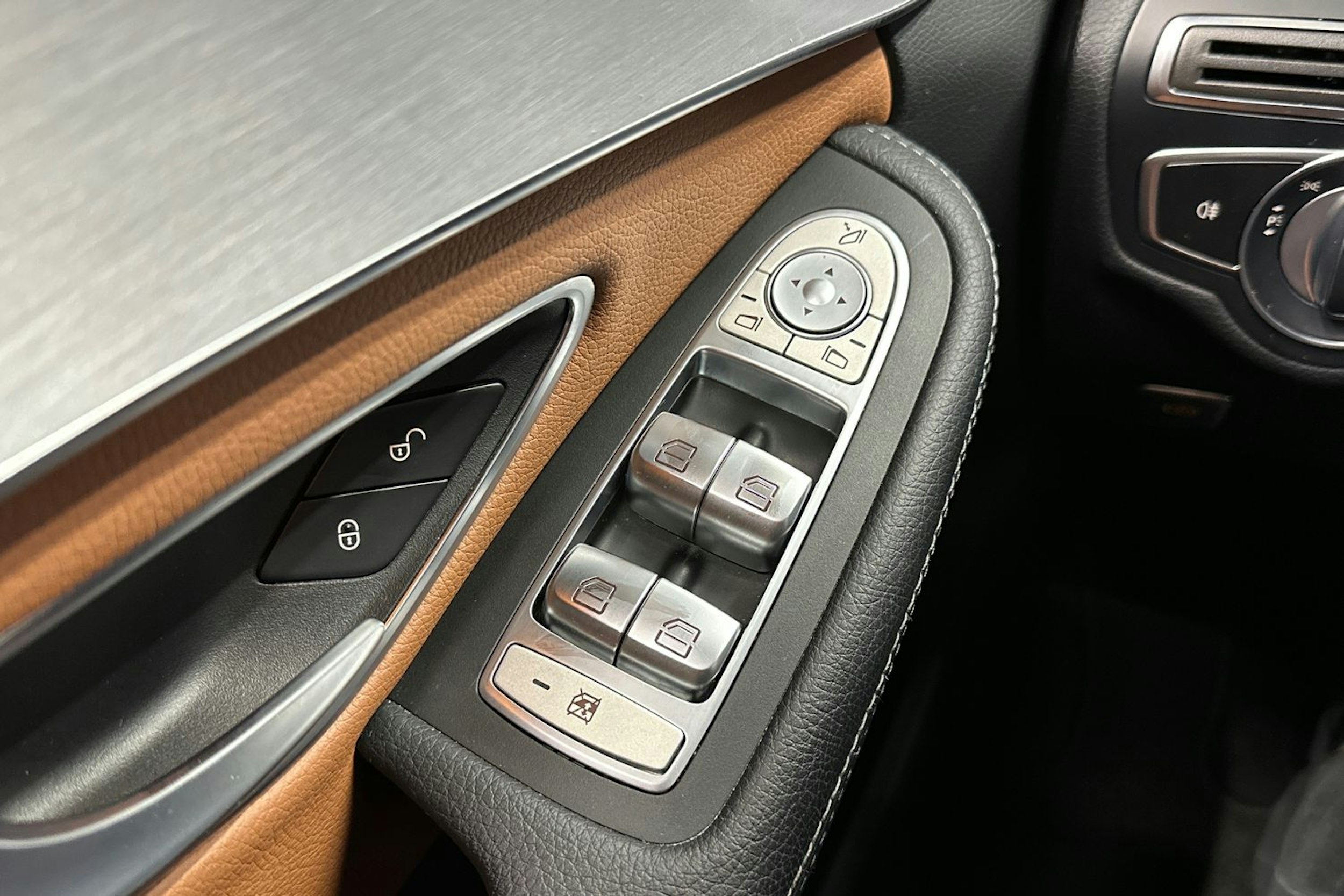 valkoinen Mercedes-Benz C 2019 kuva 29.