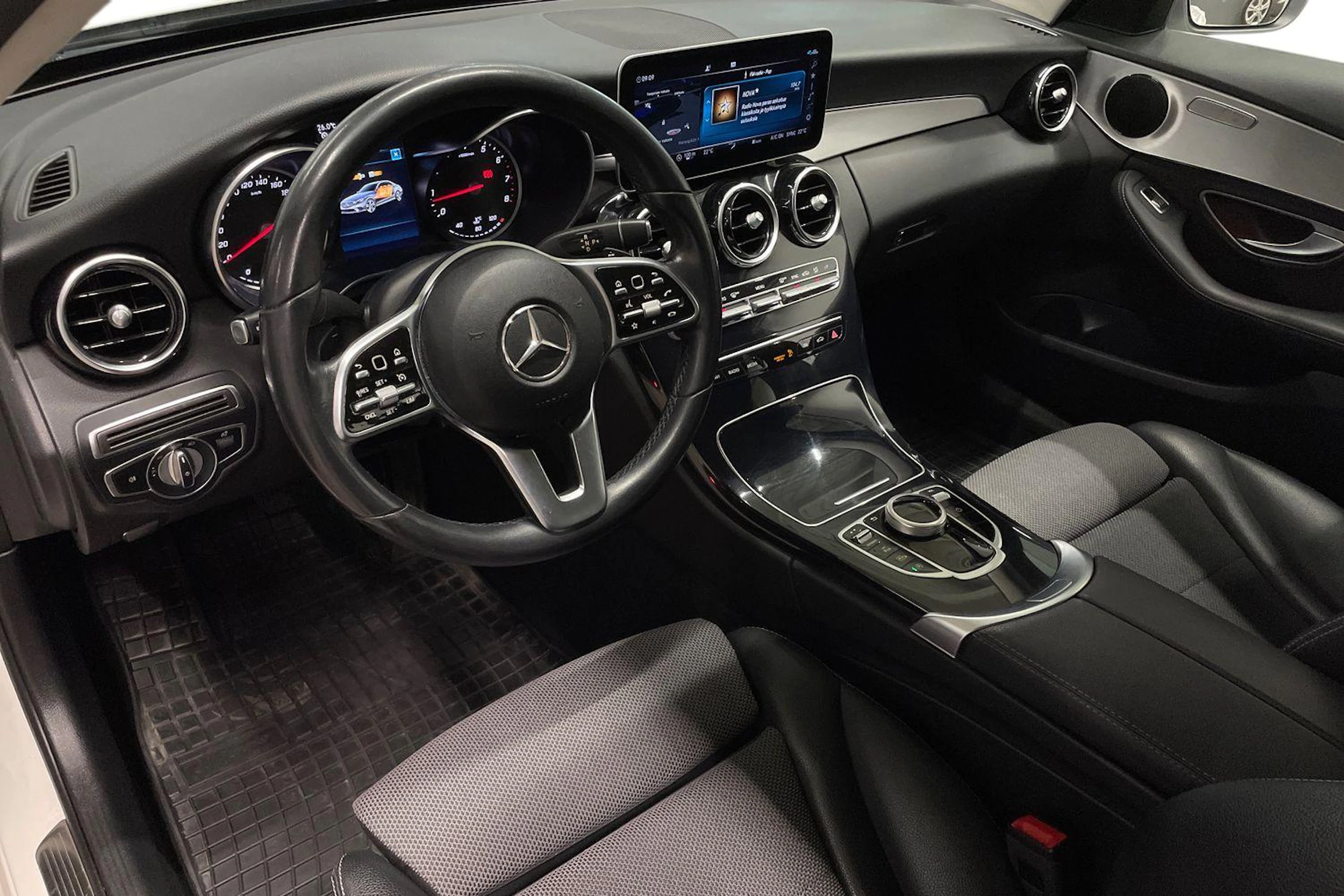 Valkoinen Mercedes-Benz C 2019 kuva 6.