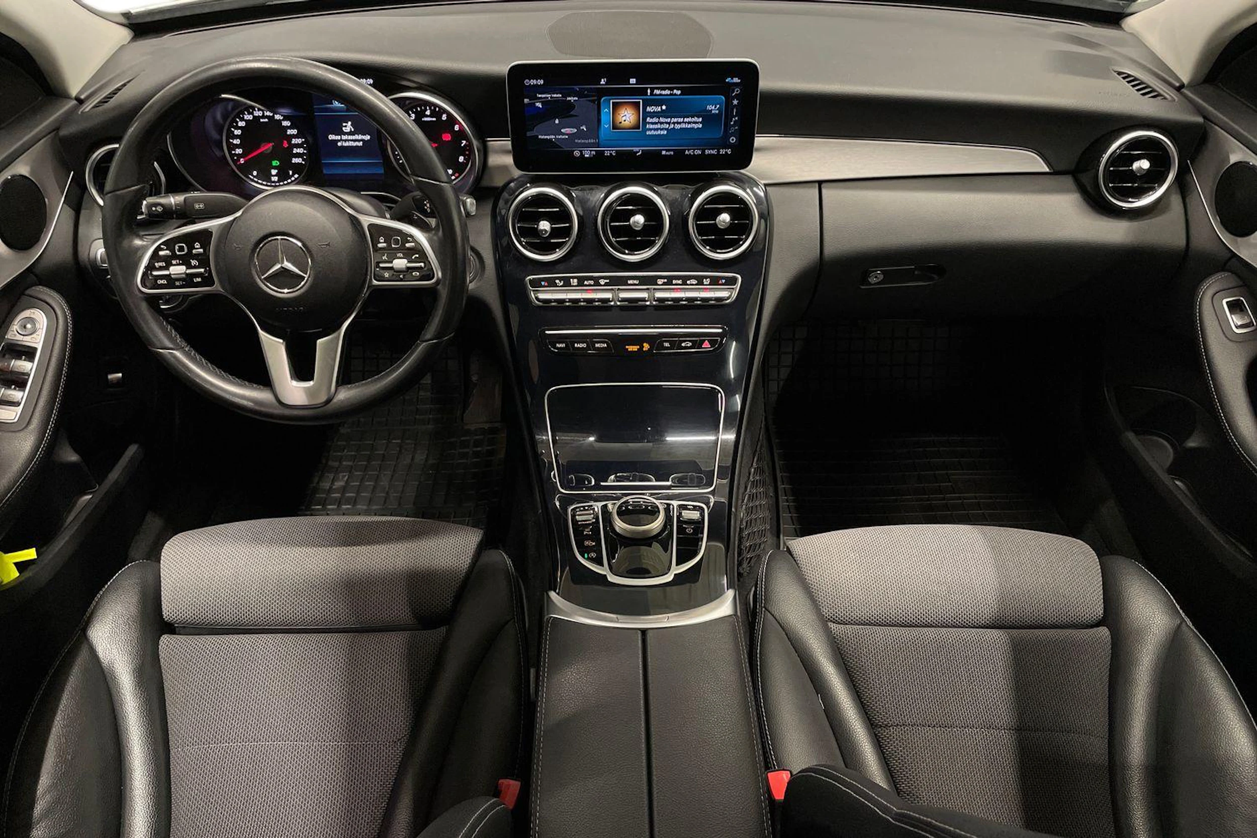 Valkoinen Mercedes-Benz C 2019 kuva 7.