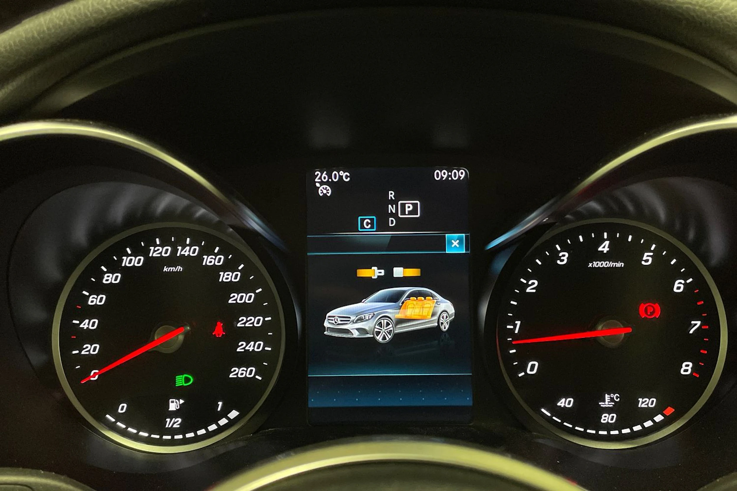 Valkoinen Mercedes-Benz C 2019 kuva 13.