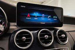 Valkoinen Mercedes-Benz C 2019 kuva 14.