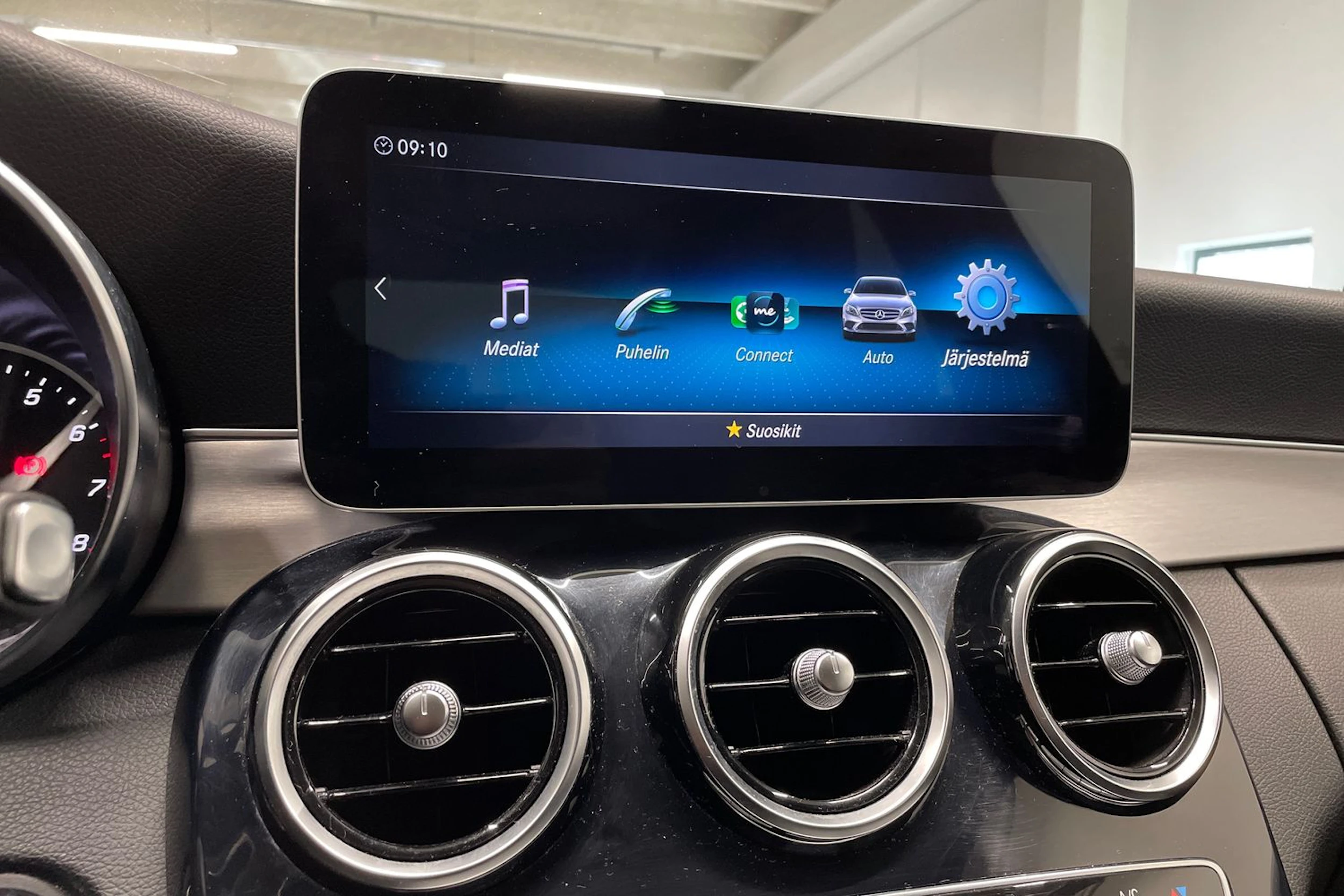 Valkoinen Mercedes-Benz C 2019 kuva 15.